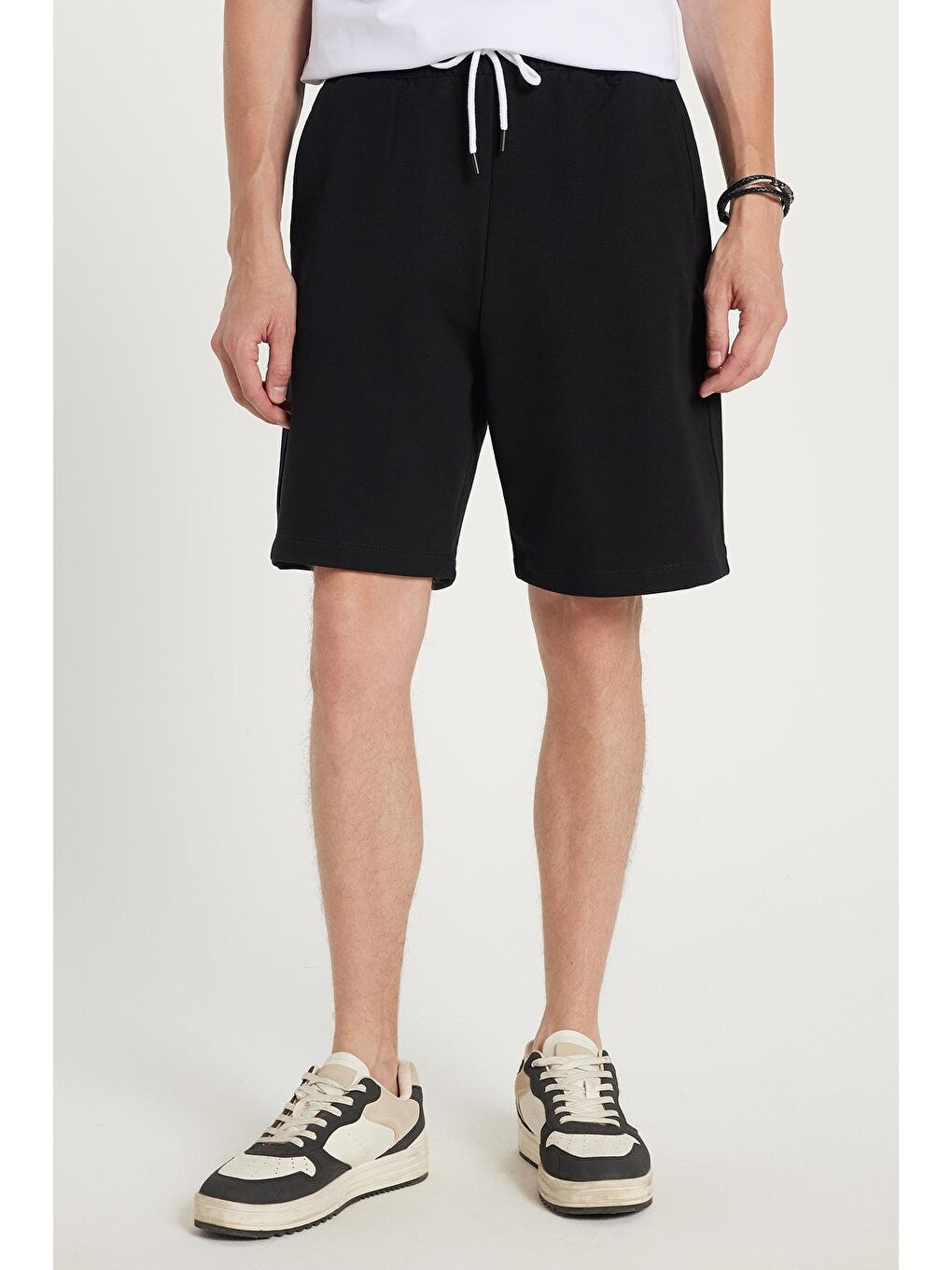 Erkek Relax Fit Rahat Kesim %100 Pamuk Beli Bağcıklı Siyah Şort