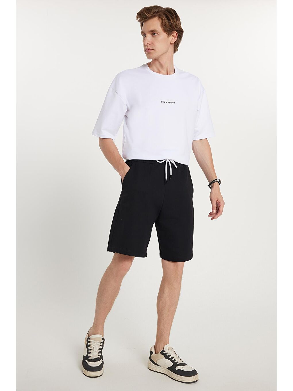 Erkek Relax Fit Rahat Kesim %100 Pamuk Beli Bağcıklı Siyah Şort-2