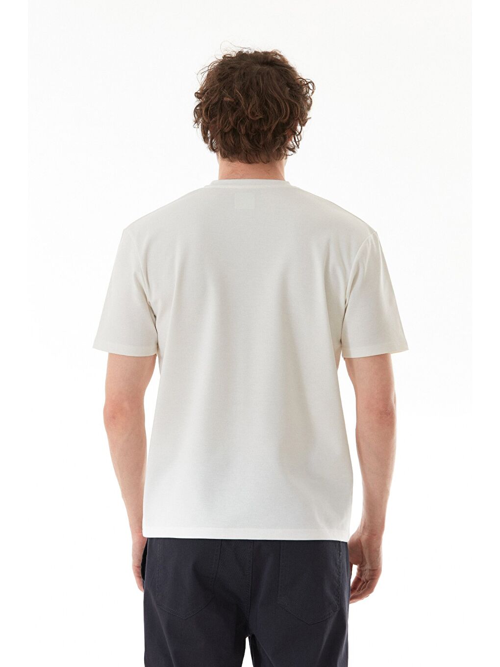 Ekru Yazı Kabartma Baskılı Bisiklet Yaka Tişört-2