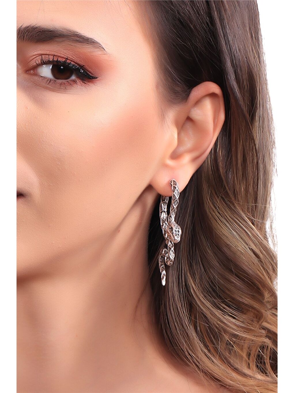 Gri Kadın Antik Gümüş Kaplama Çivili Model Kabartma Baskılı Yılan Küpe-3