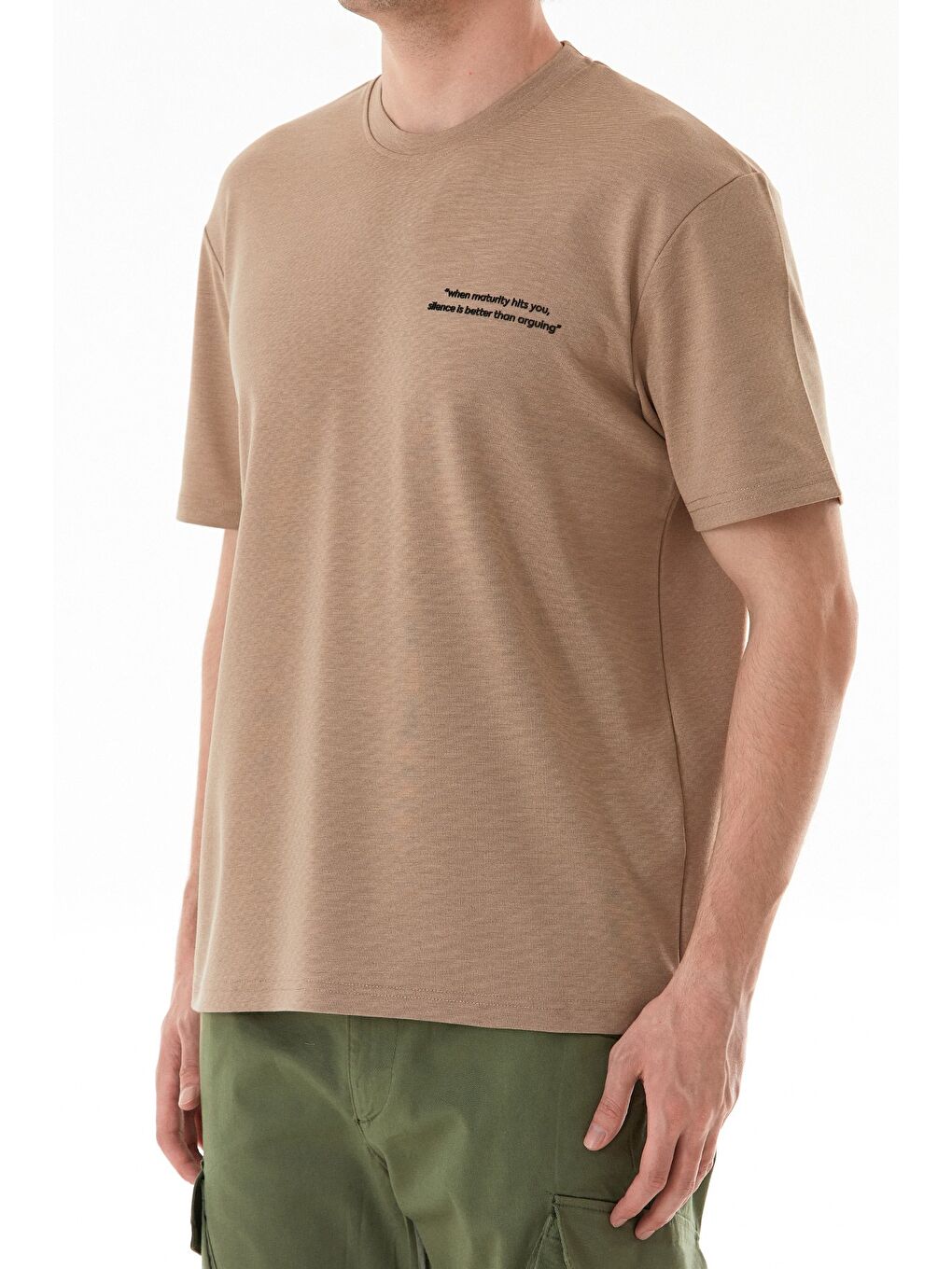 Kahverengi Yazı Kabartma Baskılı Bisiklet Yaka Tişört-3