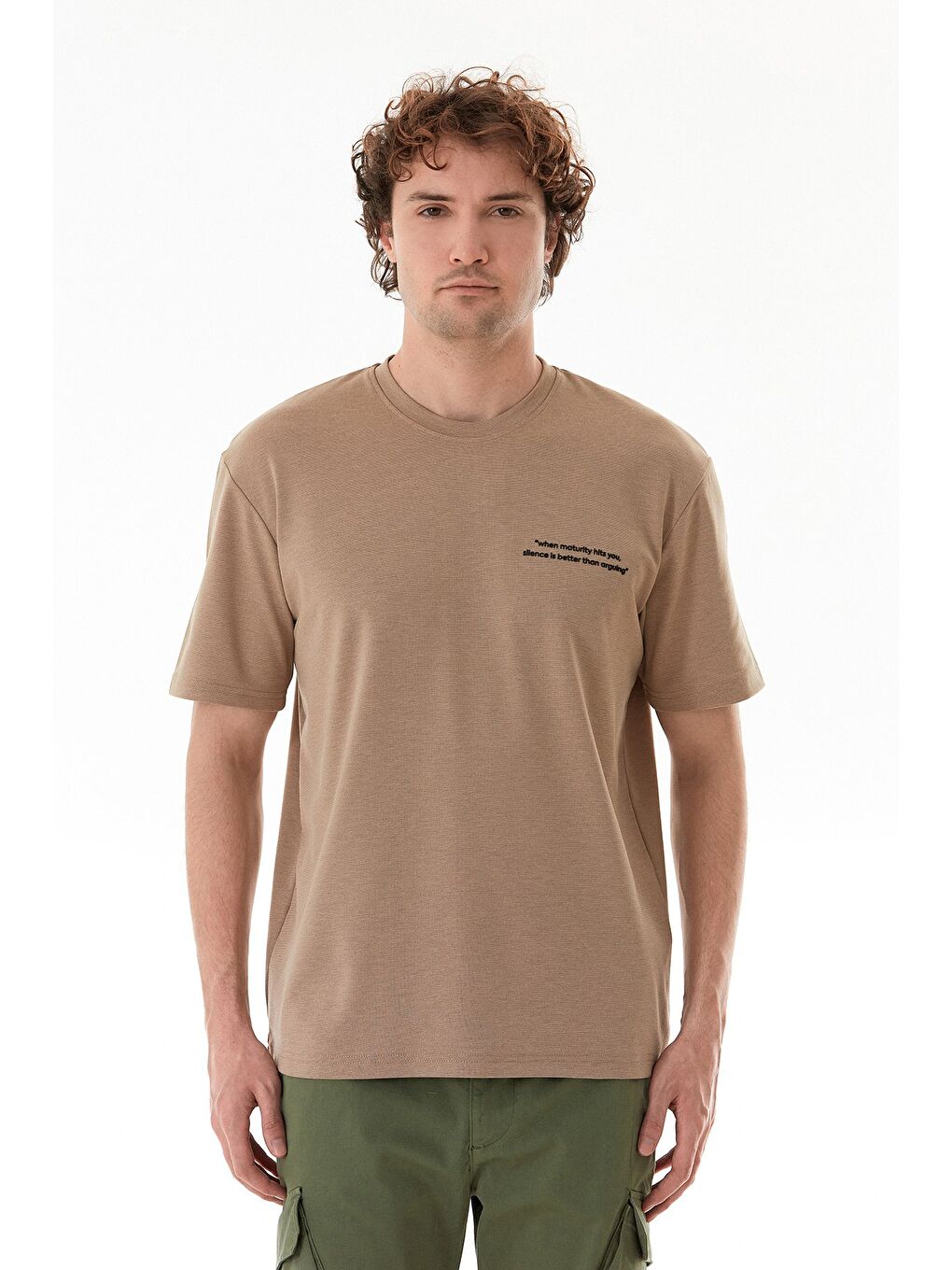 Kahverengi Yazı Kabartma Baskılı Bisiklet Yaka Tişört-4