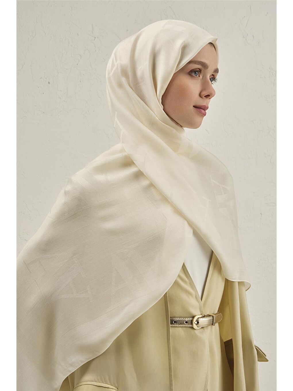 Ekru Woolair Harf Monogram Şal 2 39-2