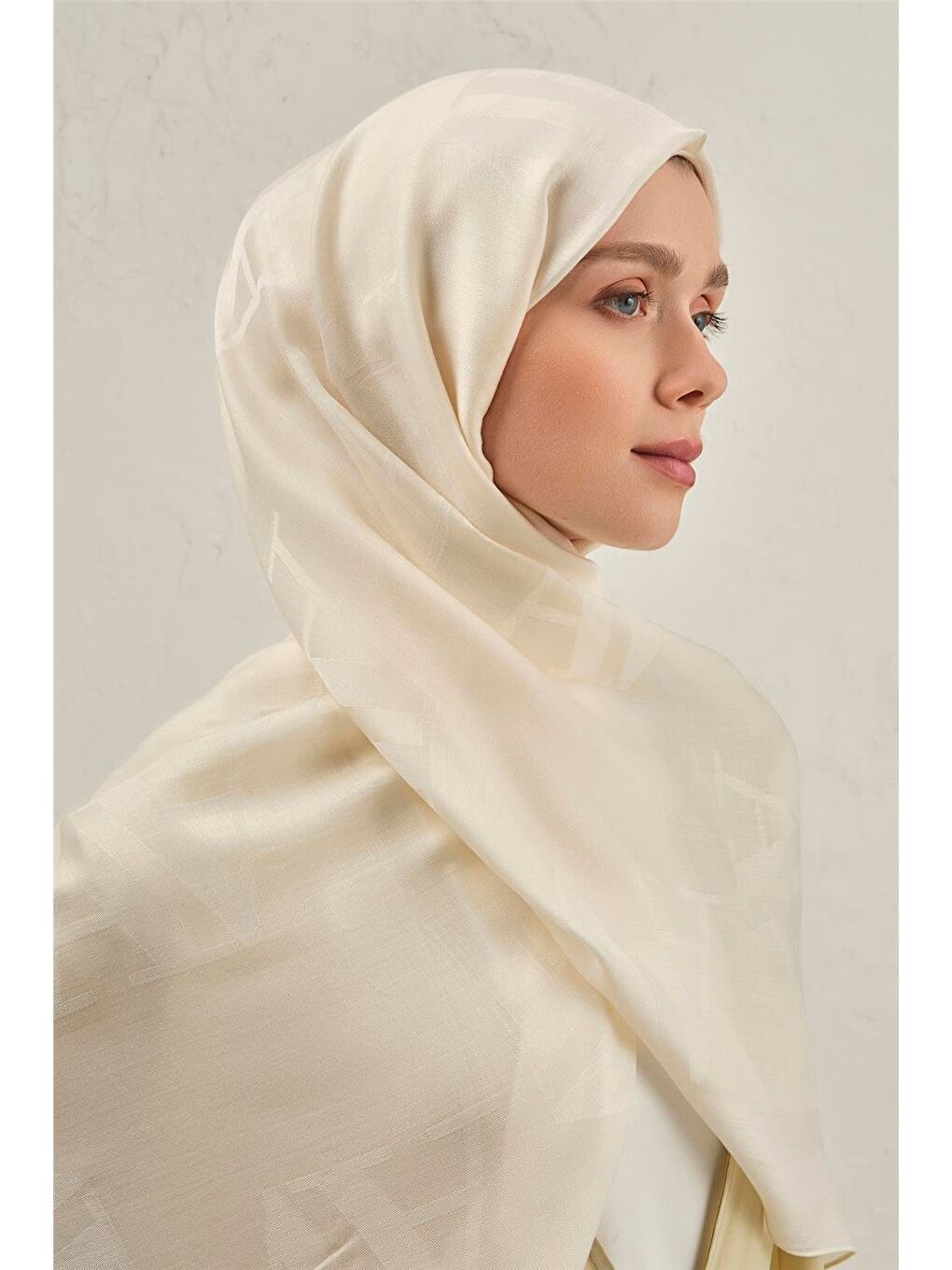 Ekru Woolair Harf Monogram Şal 2 39-3