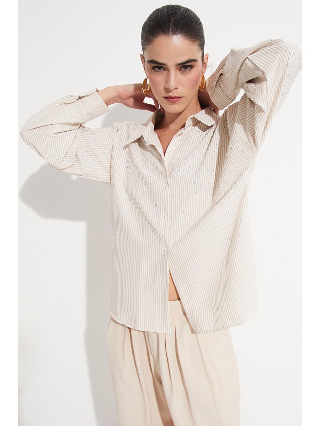 Bej Kadın Taş Detaylı Dokuma Gömlek