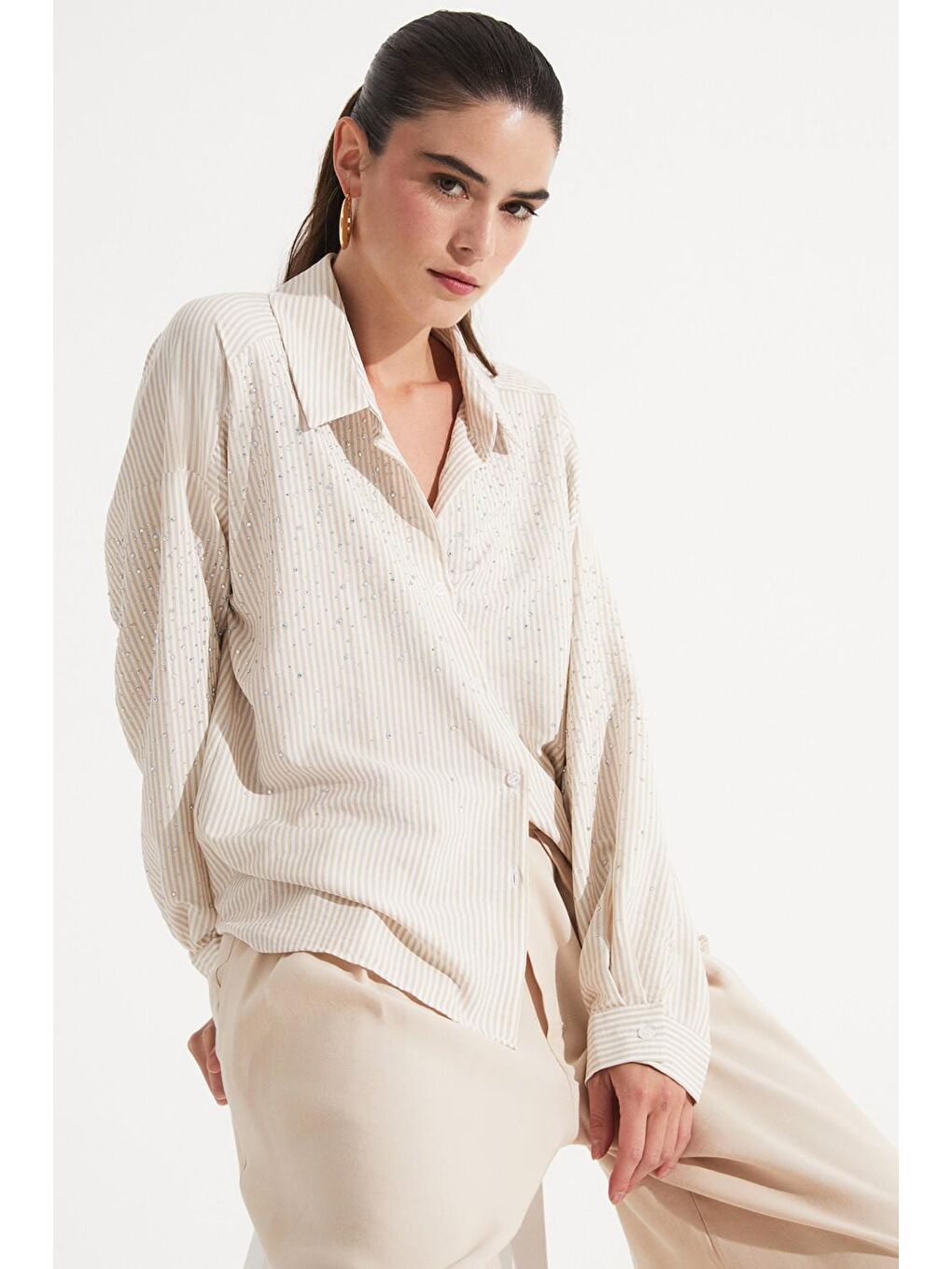 Bej Kadın Taş Detaylı Dokuma Gömlek-1