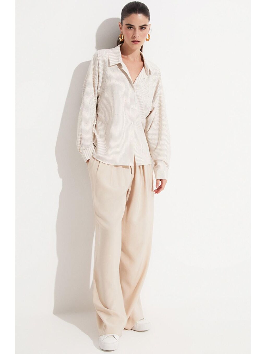 Bej Kadın Taş Detaylı Dokuma Gömlek-3