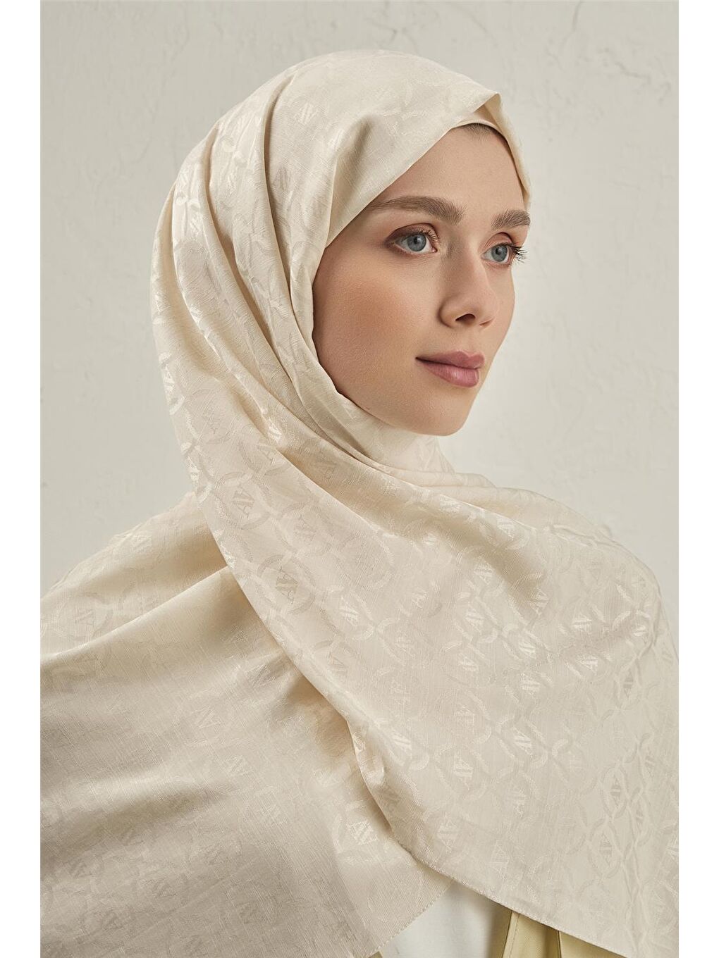 Ekru Pamuk Floş Monogram Zincir Şal 1 60-2