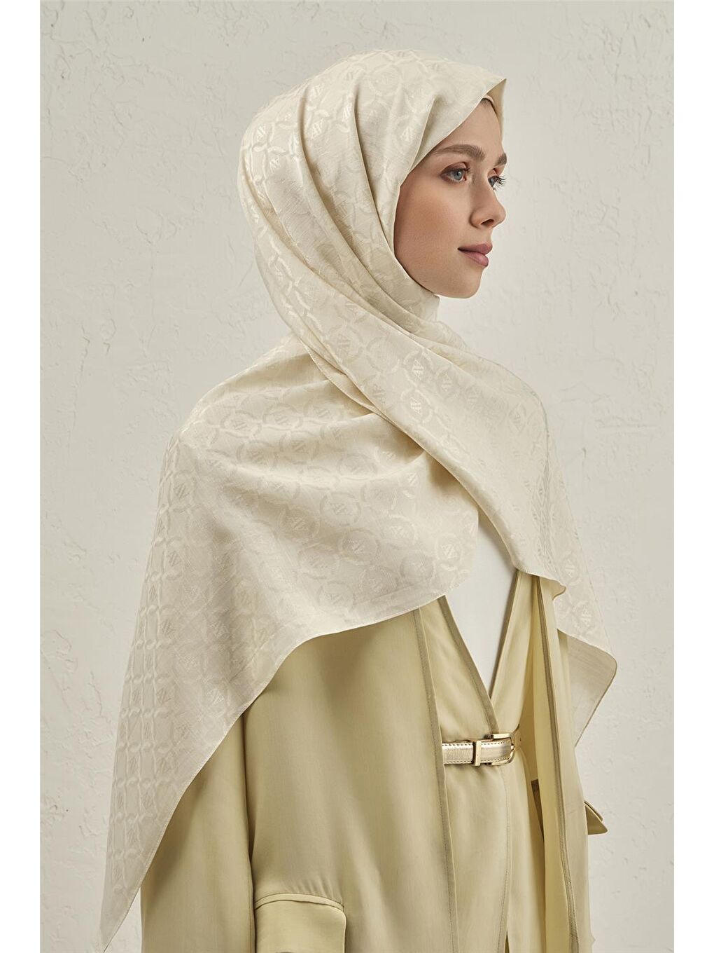 Ekru Pamuk Floş Monogram Zincir Şal 1 06