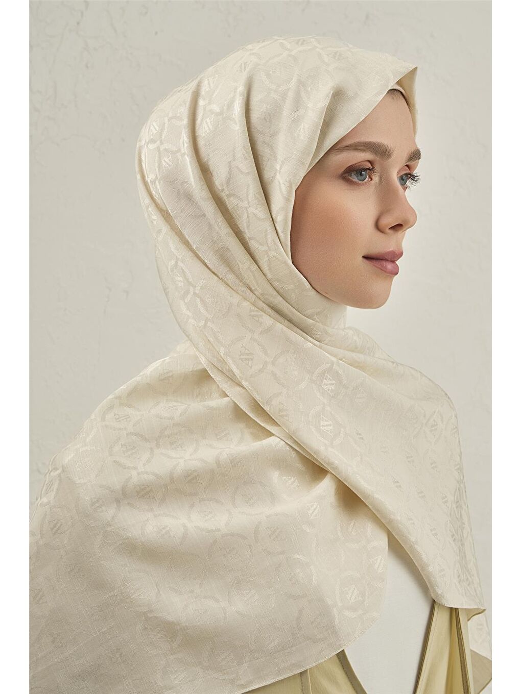 Ekru Pamuk Floş Monogram Zincir Şal 1 06-3