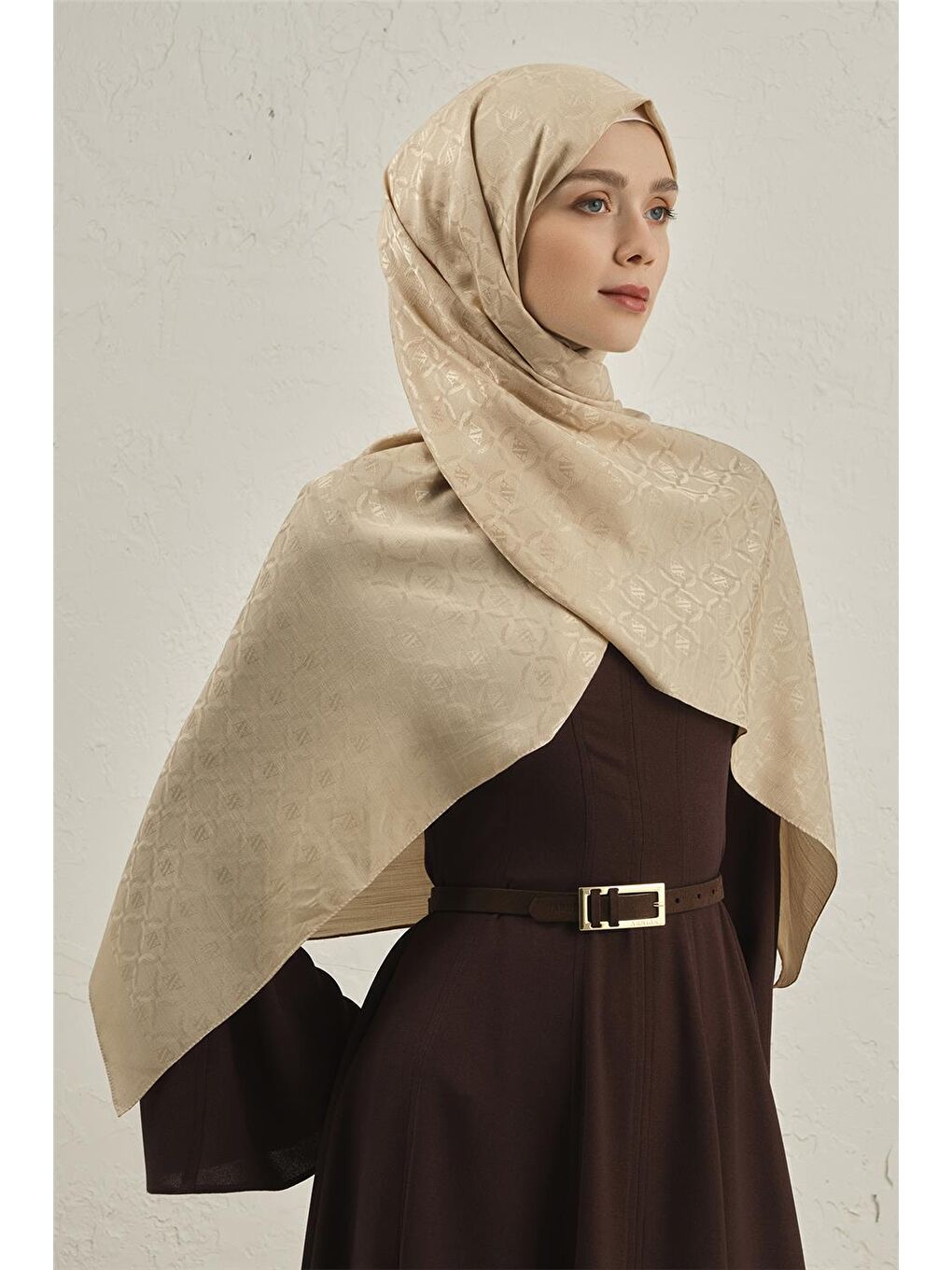 Bej Pamuk Floş Monogram Zincir Şal 1 63