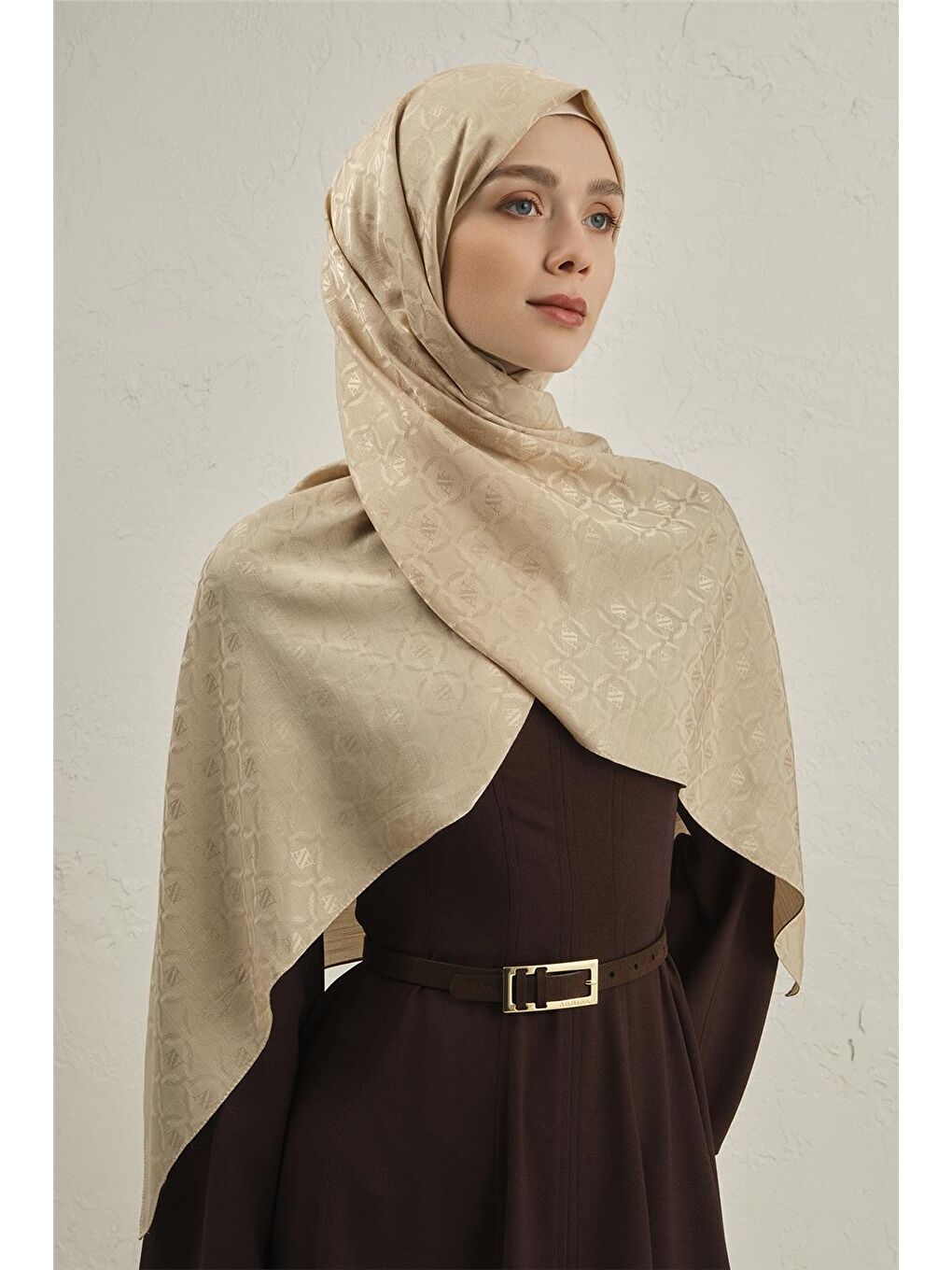 Bej Pamuk Floş Monogram Zincir Şal 1 63-1