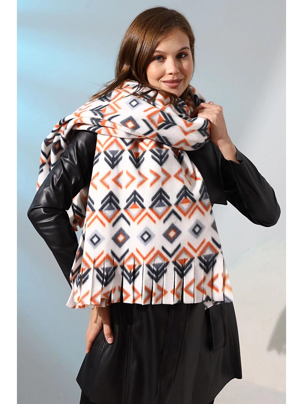 Beyaz Desenli Polar Şal-1