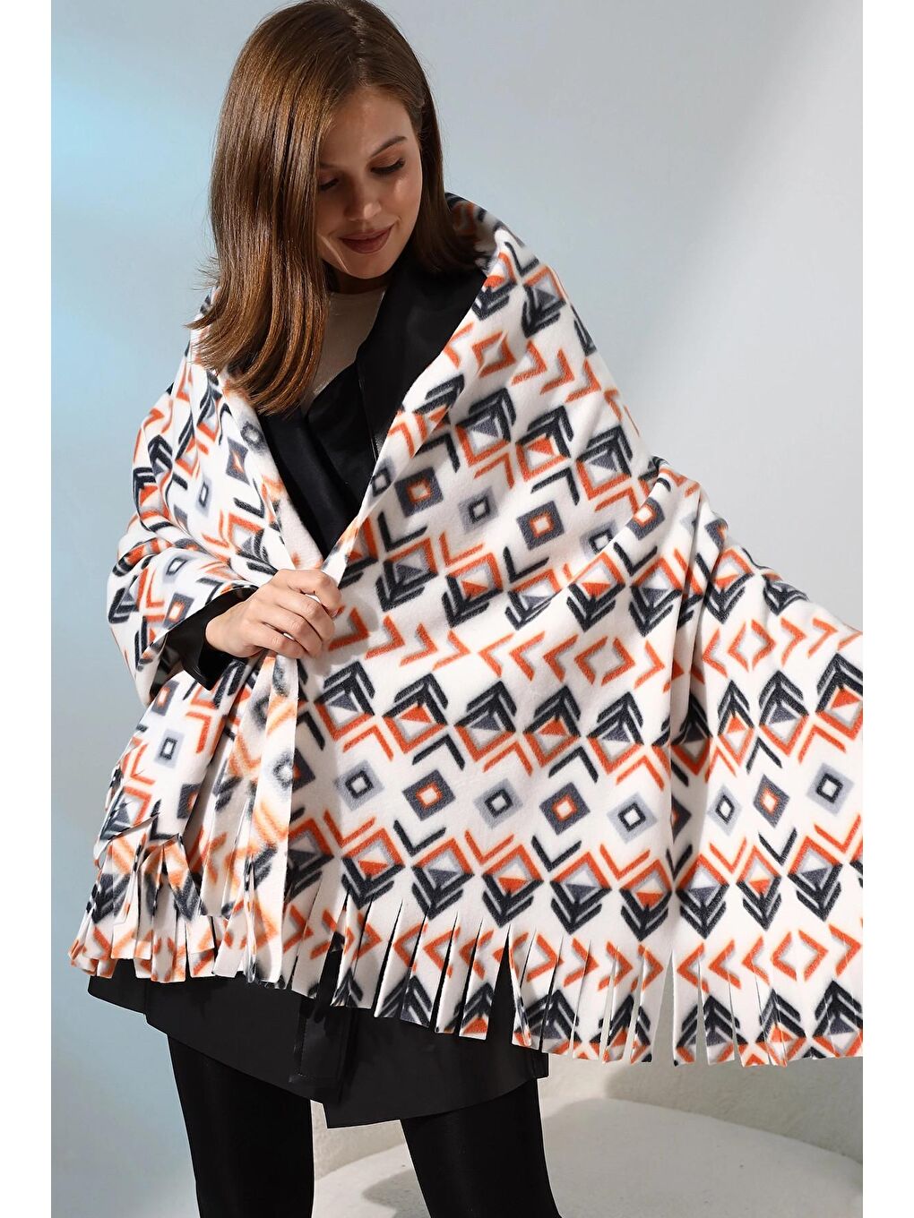 Beyaz Desenli Polar Şal-2