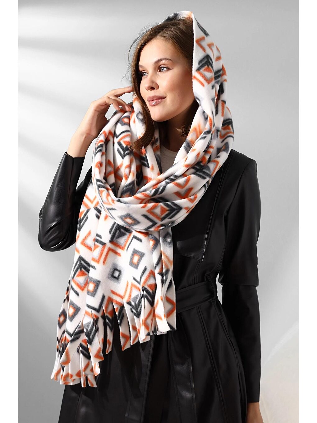 Beyaz Desenli Polar Şal-3