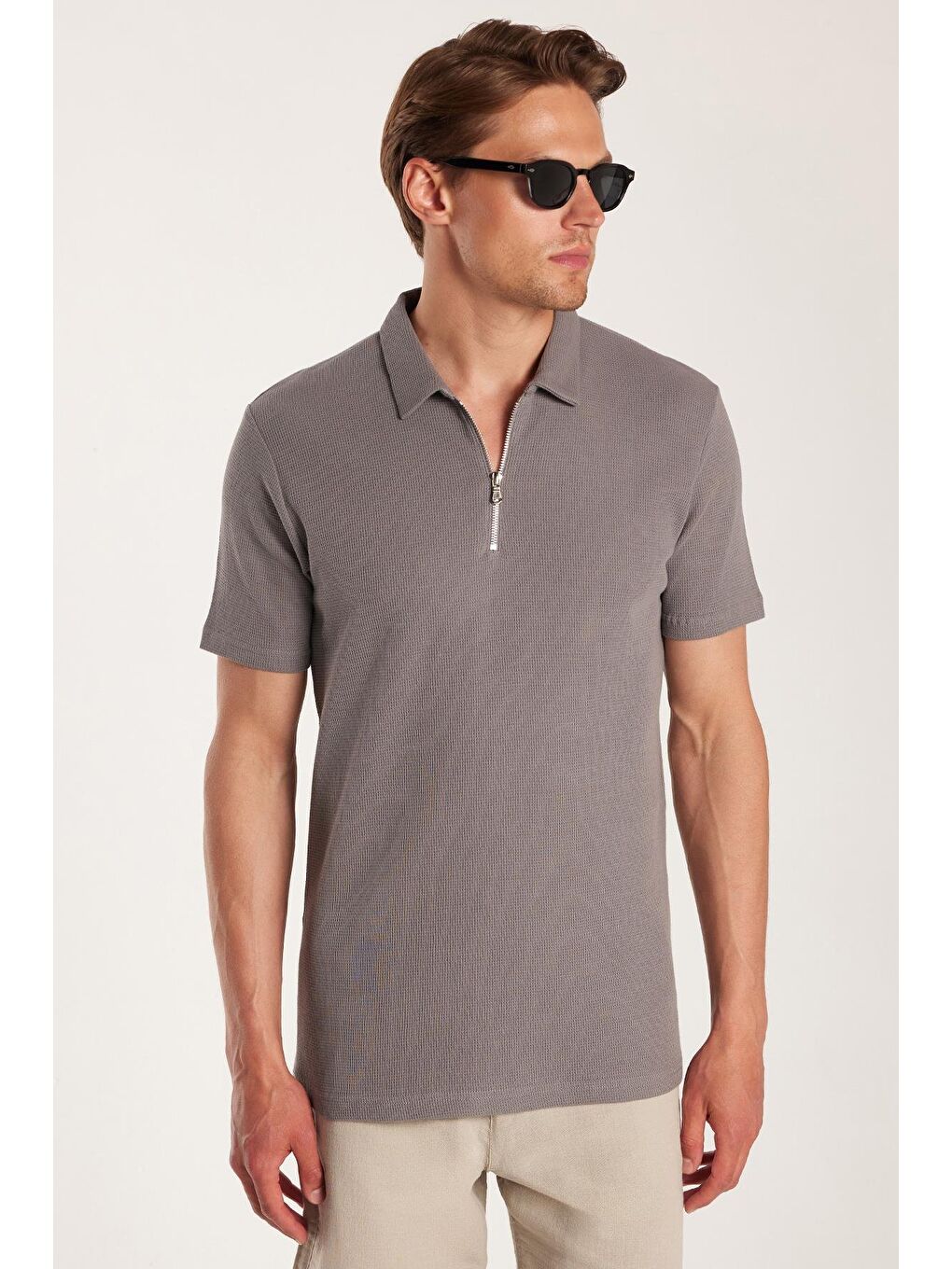 Erkek Slim Fit Dar Kesim %100 Pamuk Fermuarlı Gri Polo Yaka Tişört-1