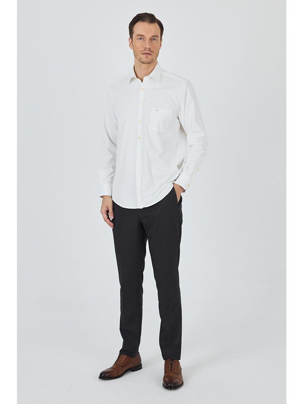 Kahverengi Uzun Kol Düz Bez Ayağı Sert Yaka Cepli Pamuklu Classic Comfort Fit Gömlek 1004250210