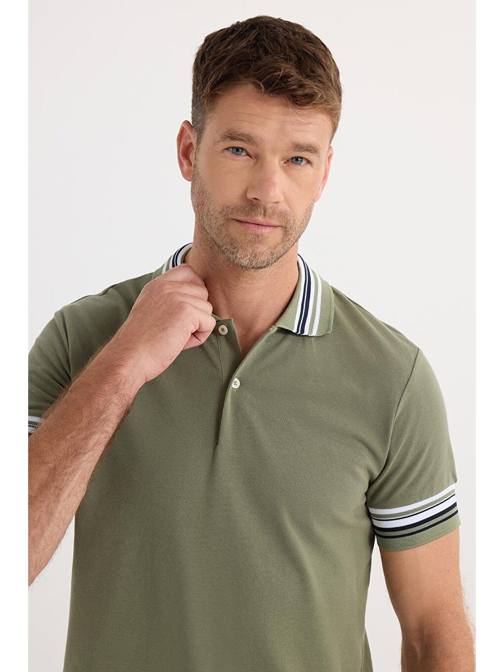 Erkek Slim Fit Dar Kesim %100 Pamuk Düz Pike Yaka Ve Kol Detaylı Haki Polo Yaka Tişört