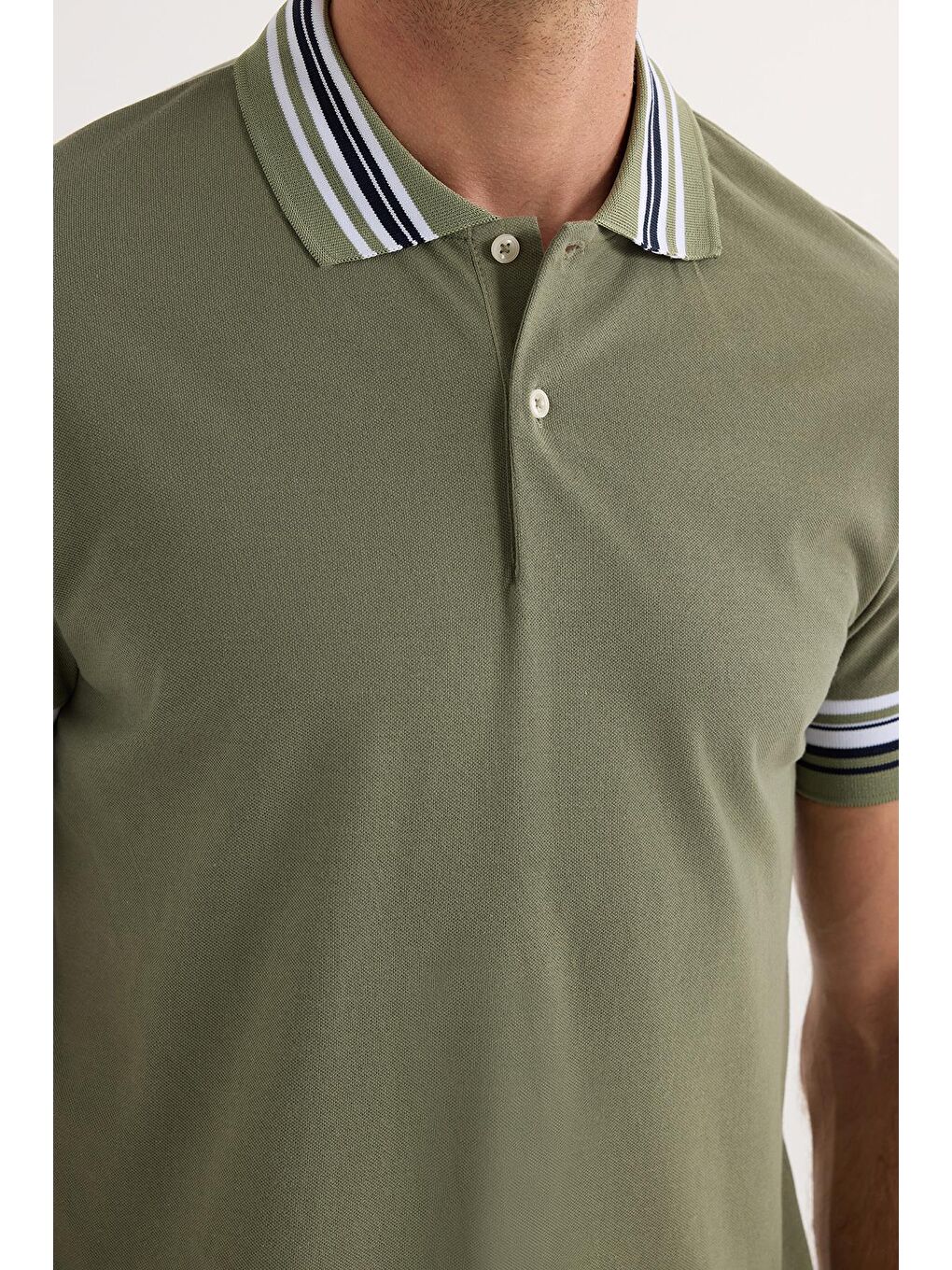 Erkek Slim Fit Dar Kesim %100 Pamuk Düz Pike Yaka Ve Kol Detaylı Haki Polo Yaka Tişört-2