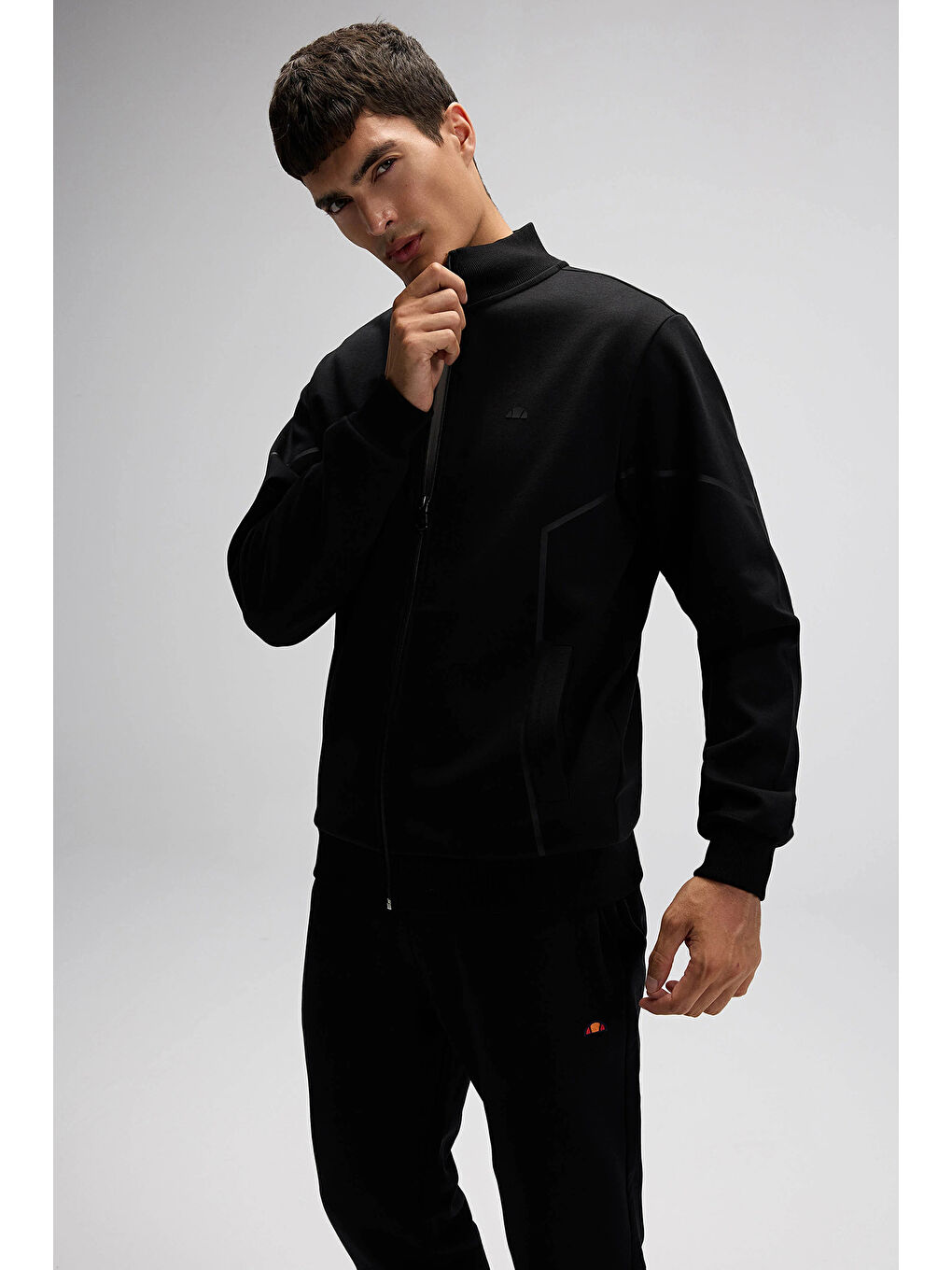 Siyah Logolu Pamuklu Regular Fit Dik Yaka Fermuarlı Sweat EM545-BK-1