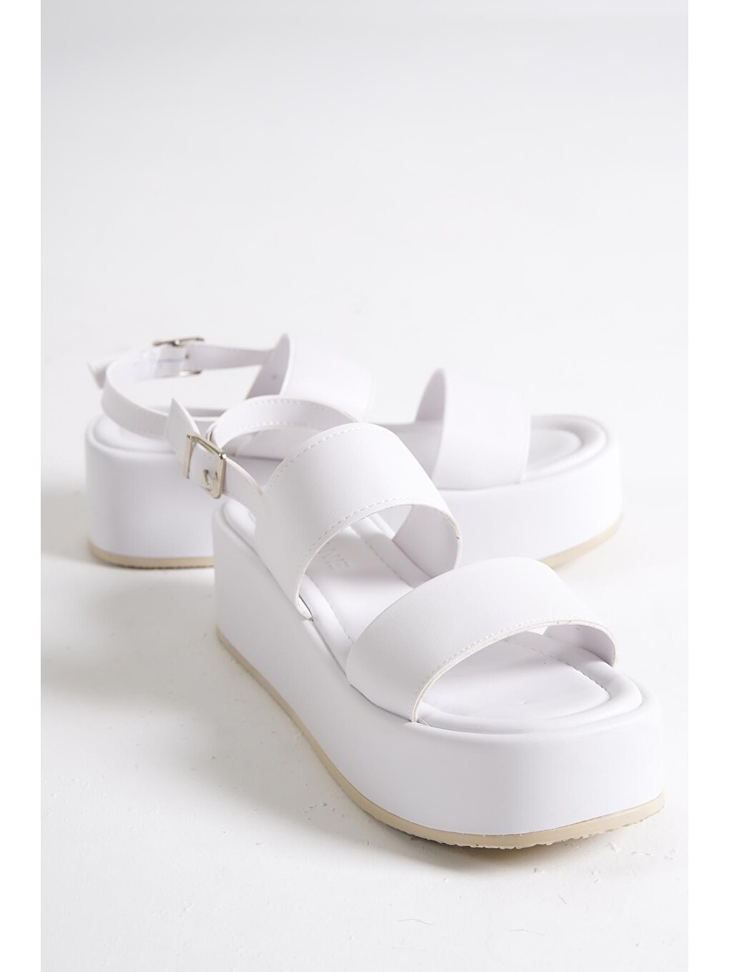Beyaz Kalın Çift Bantlı Dolgu Topuklu Kadın Flatform Sandalet-4