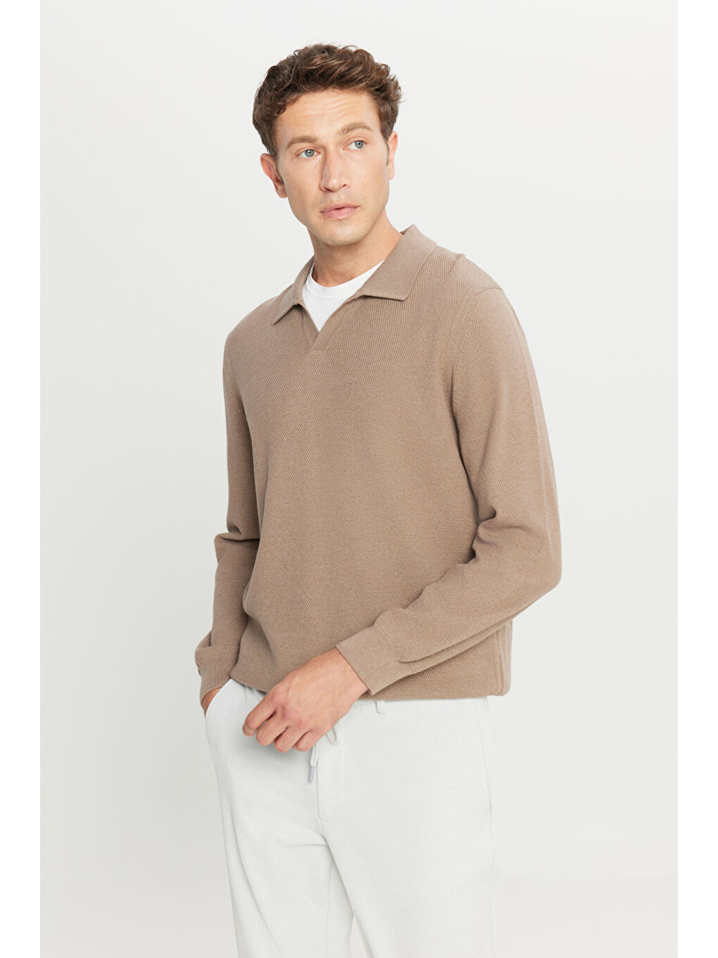 Erkek Bej Pamuklu Standart Fit Normal Kesim Polo Yaka Jakarlı Triko Kazak-3