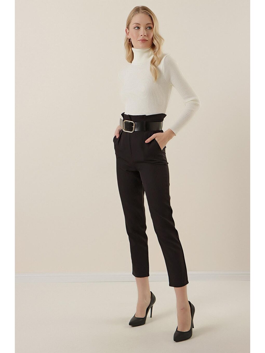 6556 Kemerli Kumaş Pantolon - Siyah-2