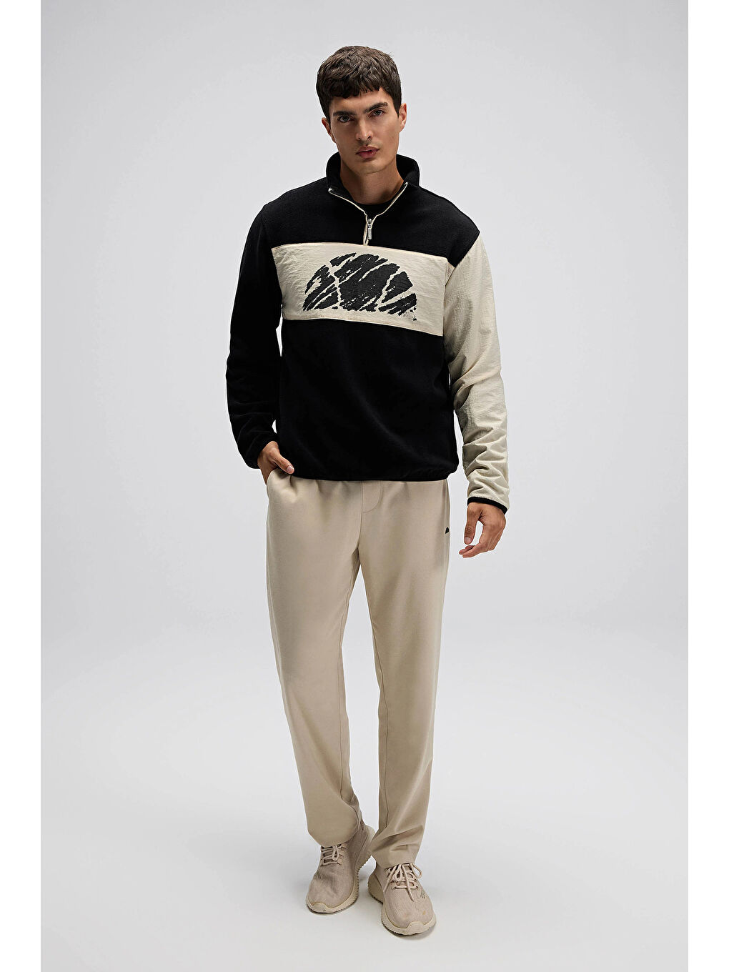 Siyah Logolu Renk Bloklu Regular Fit Yarım Fermuarlı Dik Yaka Sweat EM519-BK-2