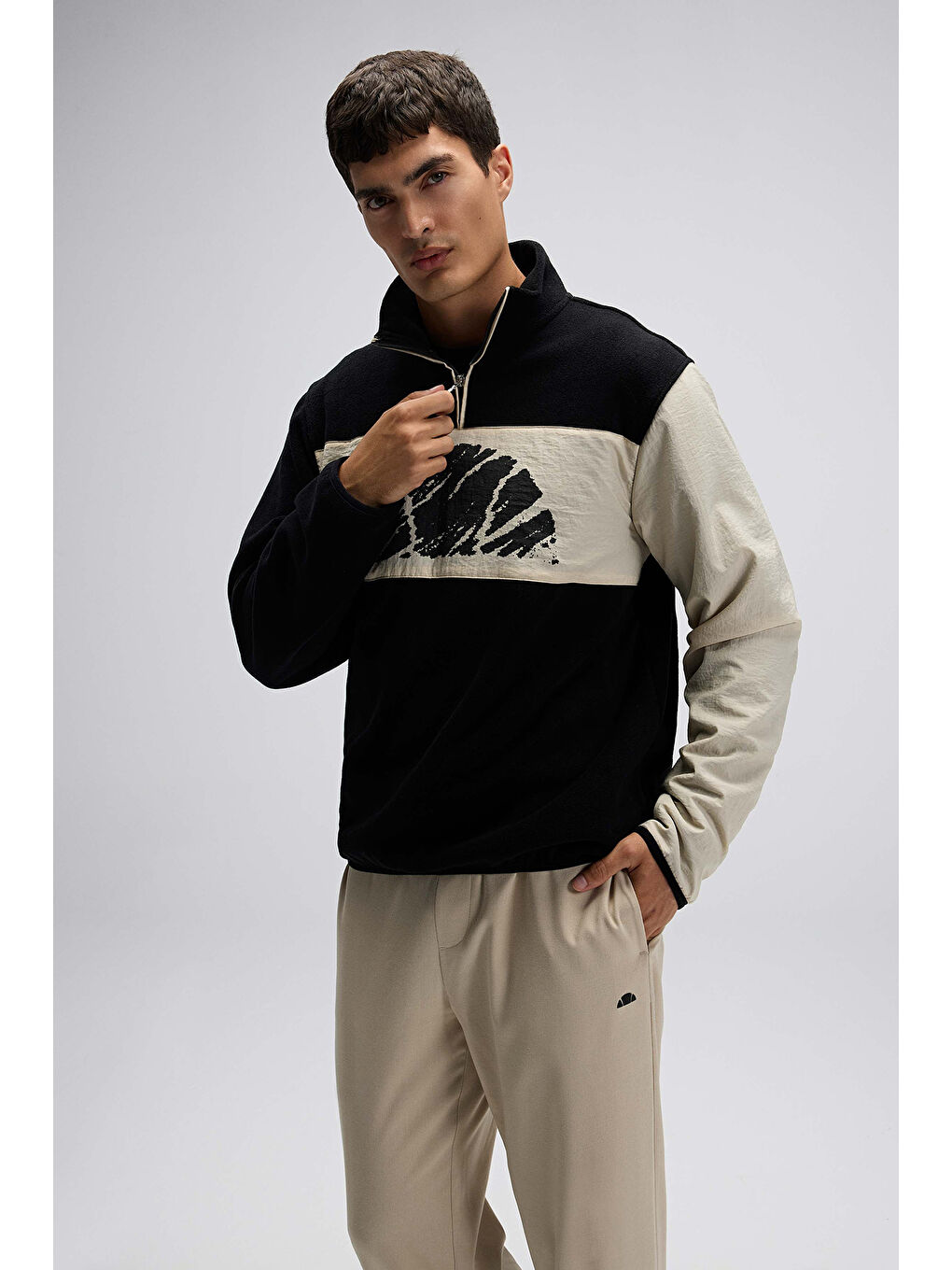 Siyah Logolu Renk Bloklu Regular Fit Yarım Fermuarlı Dik Yaka Sweat EM519-BK-3