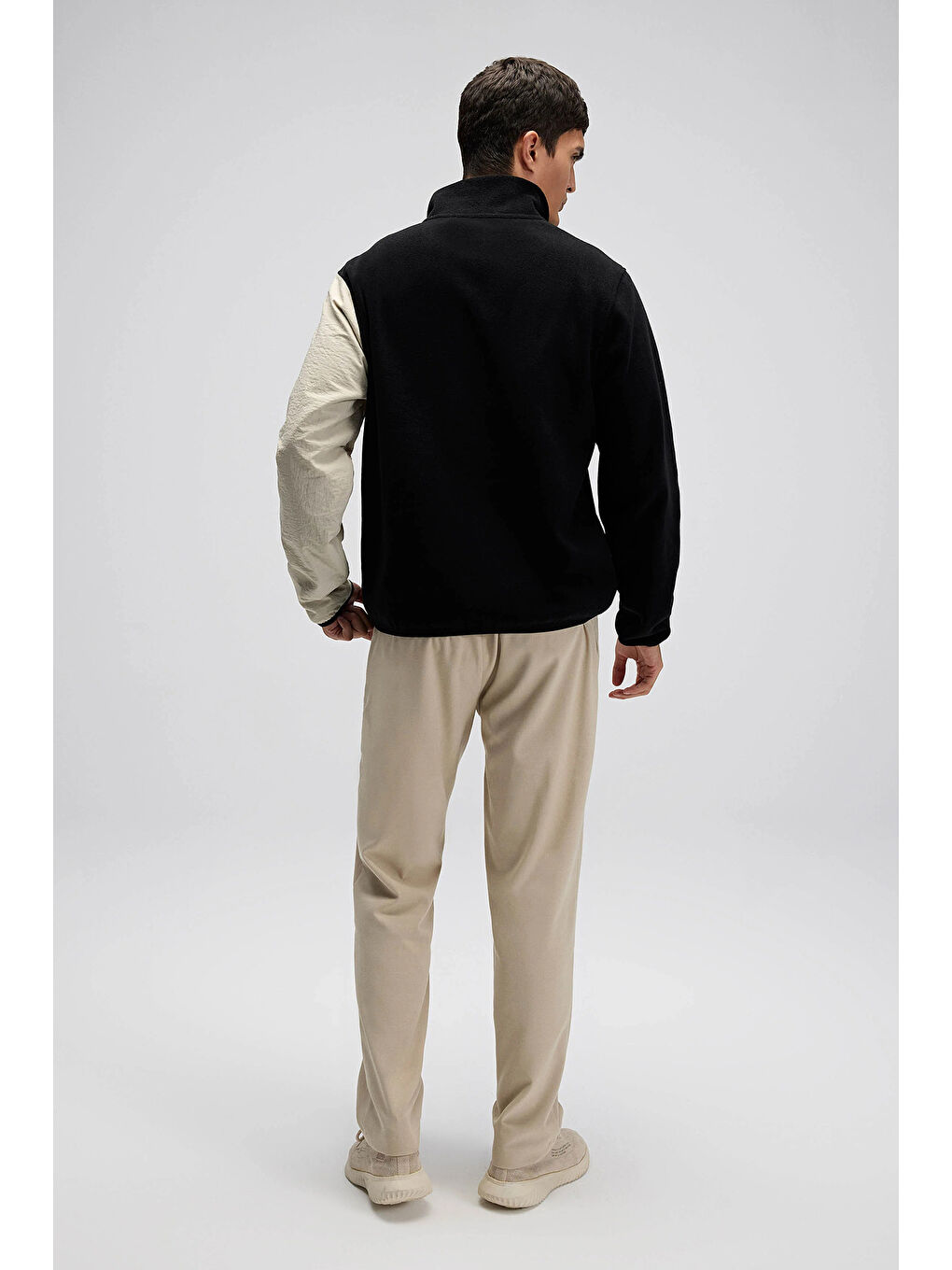 Siyah Logolu Renk Bloklu Regular Fit Yarım Fermuarlı Dik Yaka Sweat EM519-BK-5