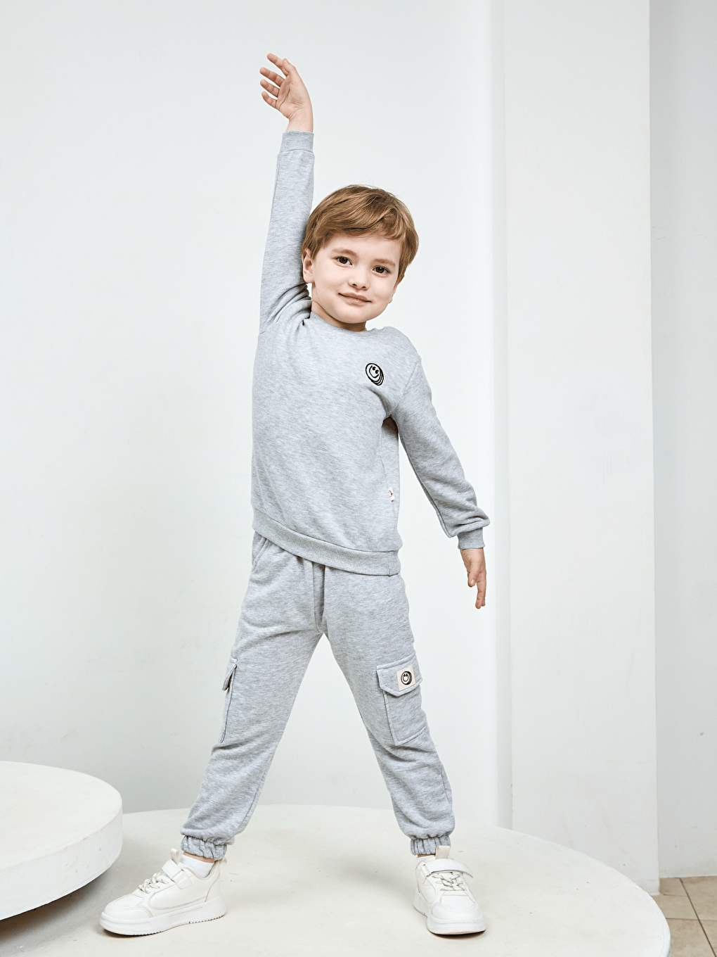 Gri Bisiklet Yaka Erkek Çocuk Basic Sweatshirt ve Eşofman Alt 2'li Takım-2