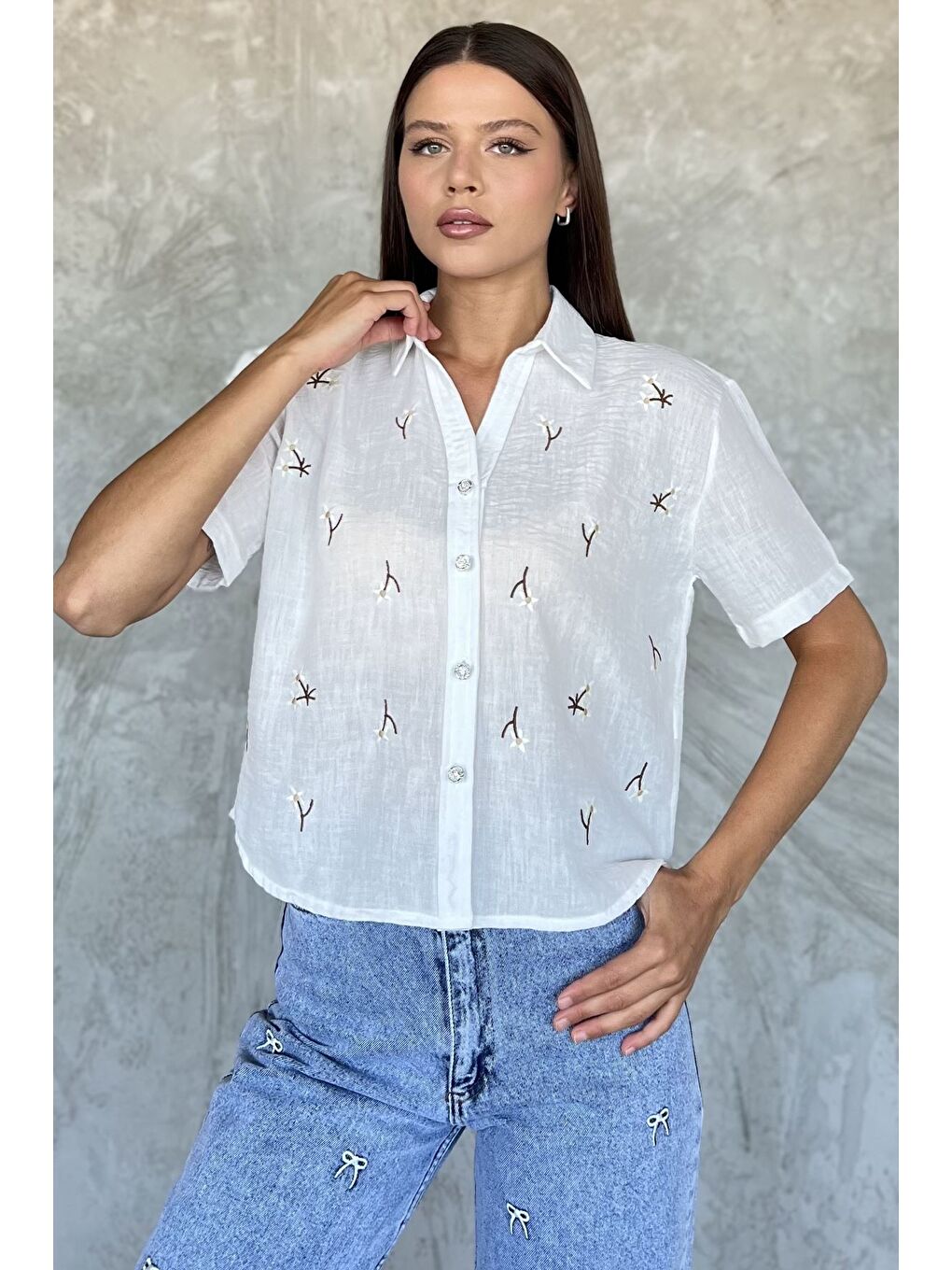 Ekru Kadın Nakışlı Keten Gömlek