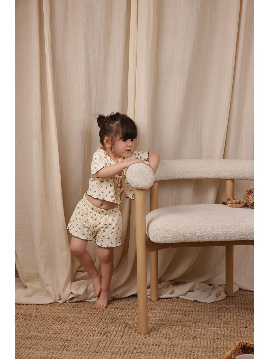 Ekru Bağcıklı Fiyonk Desenli Kız Şort Takım-1