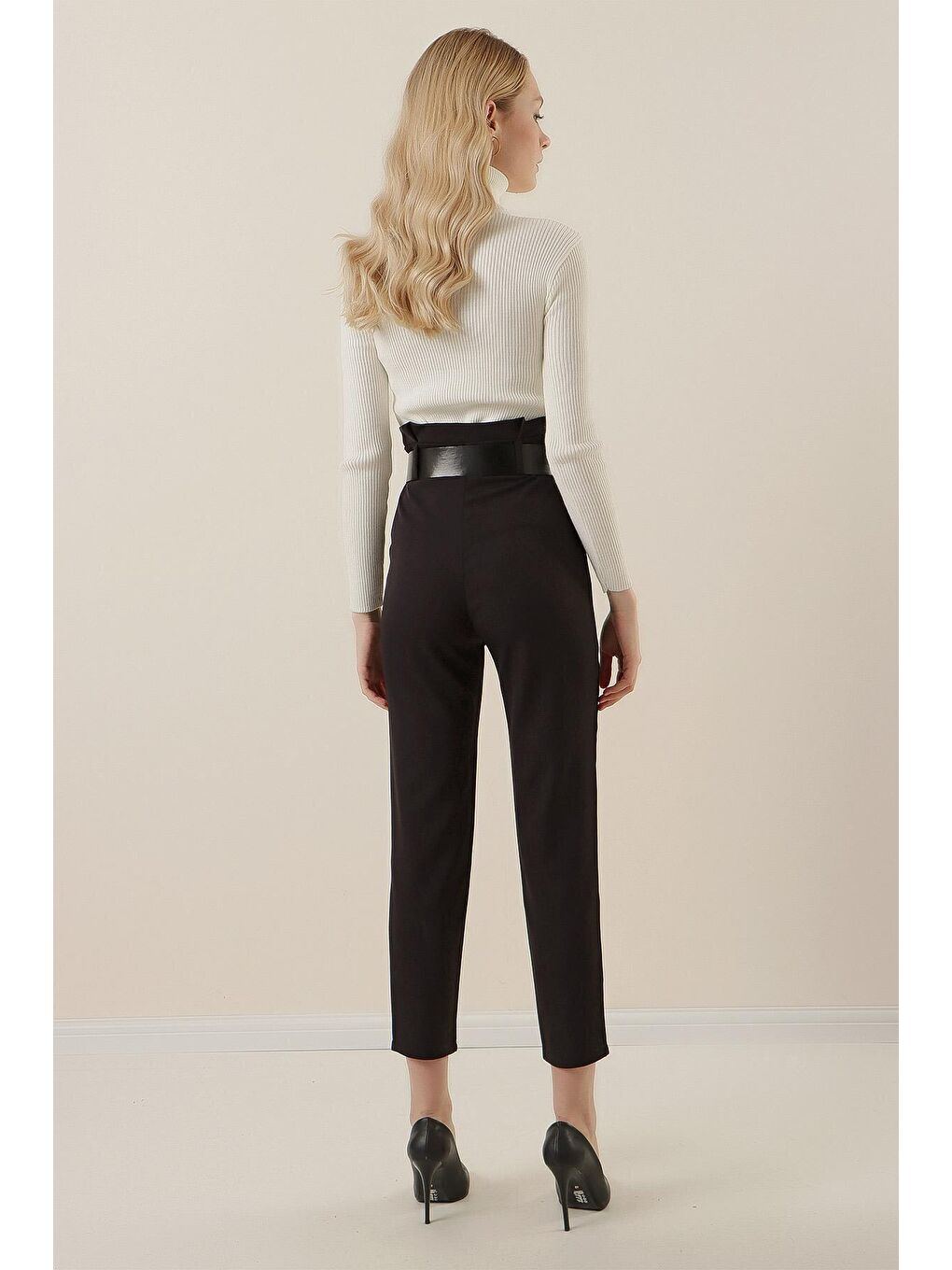 6556 Kemerli Kumaş Pantolon - Siyah-5