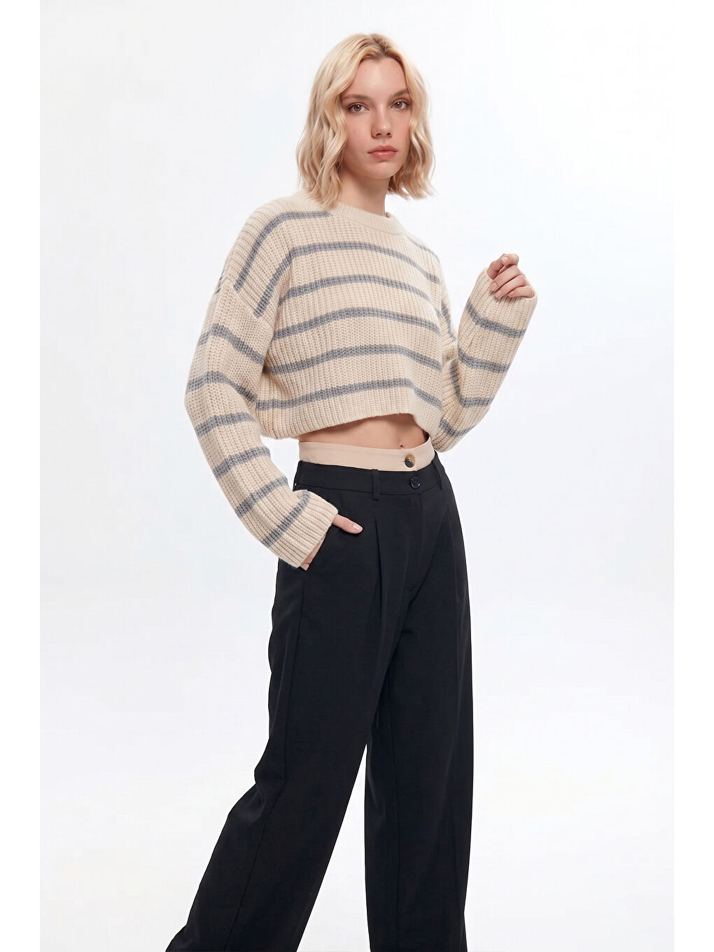 Çizgi Detaylı Crop Triko Kazak Krem-Gri-1