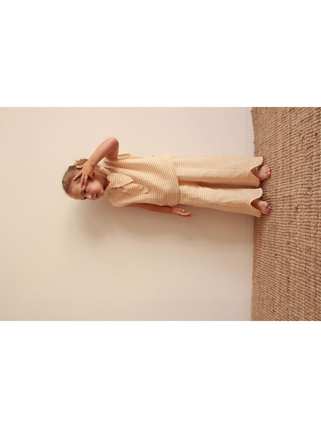 Fularlı Pastel Sarı Çizgili Çapraz Şerit Detaylı Müslin Takım