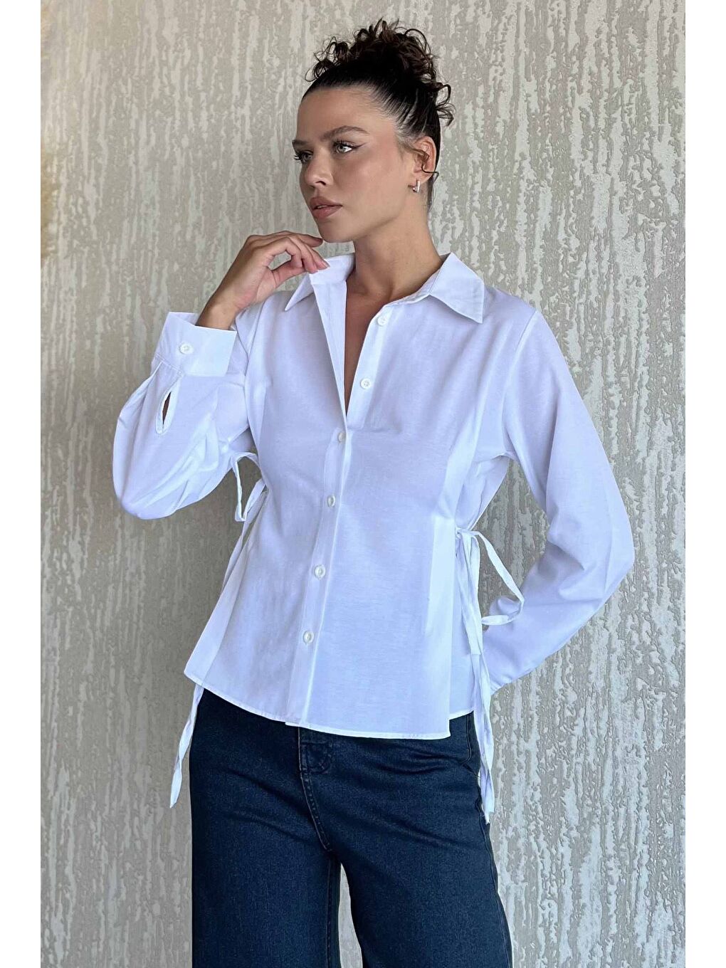 Beyaz Bel Bağcıklı Kadın Gömlek