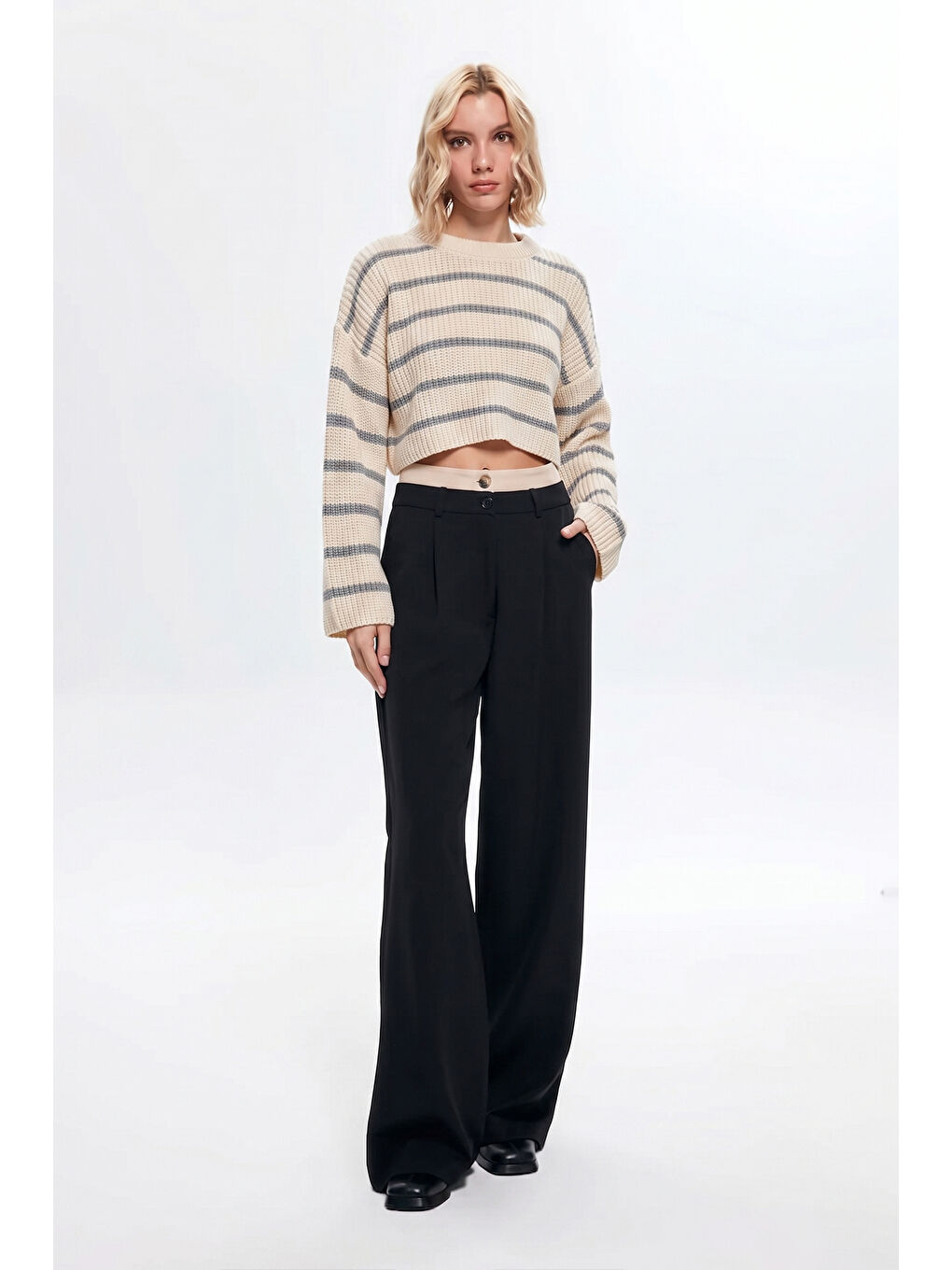 Çizgi Detaylı Crop Triko Kazak Krem-Gri-2