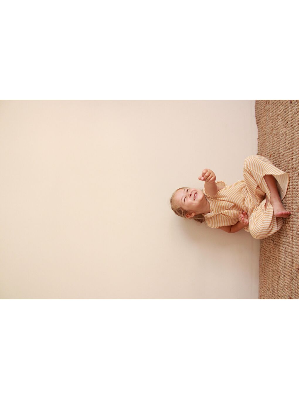 Fularlı Pastel Sarı Çizgili Çapraz Şerit Detaylı Müslin Takım-5