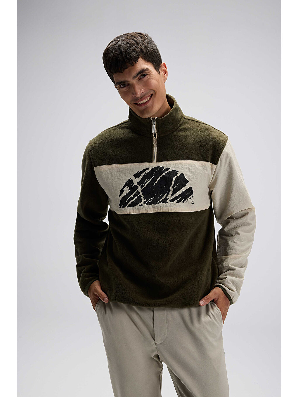 Haki Logolu Renk Bloklu Regular Fit Yarım Fermuarlı Dik Yaka Sweat EM519-KH