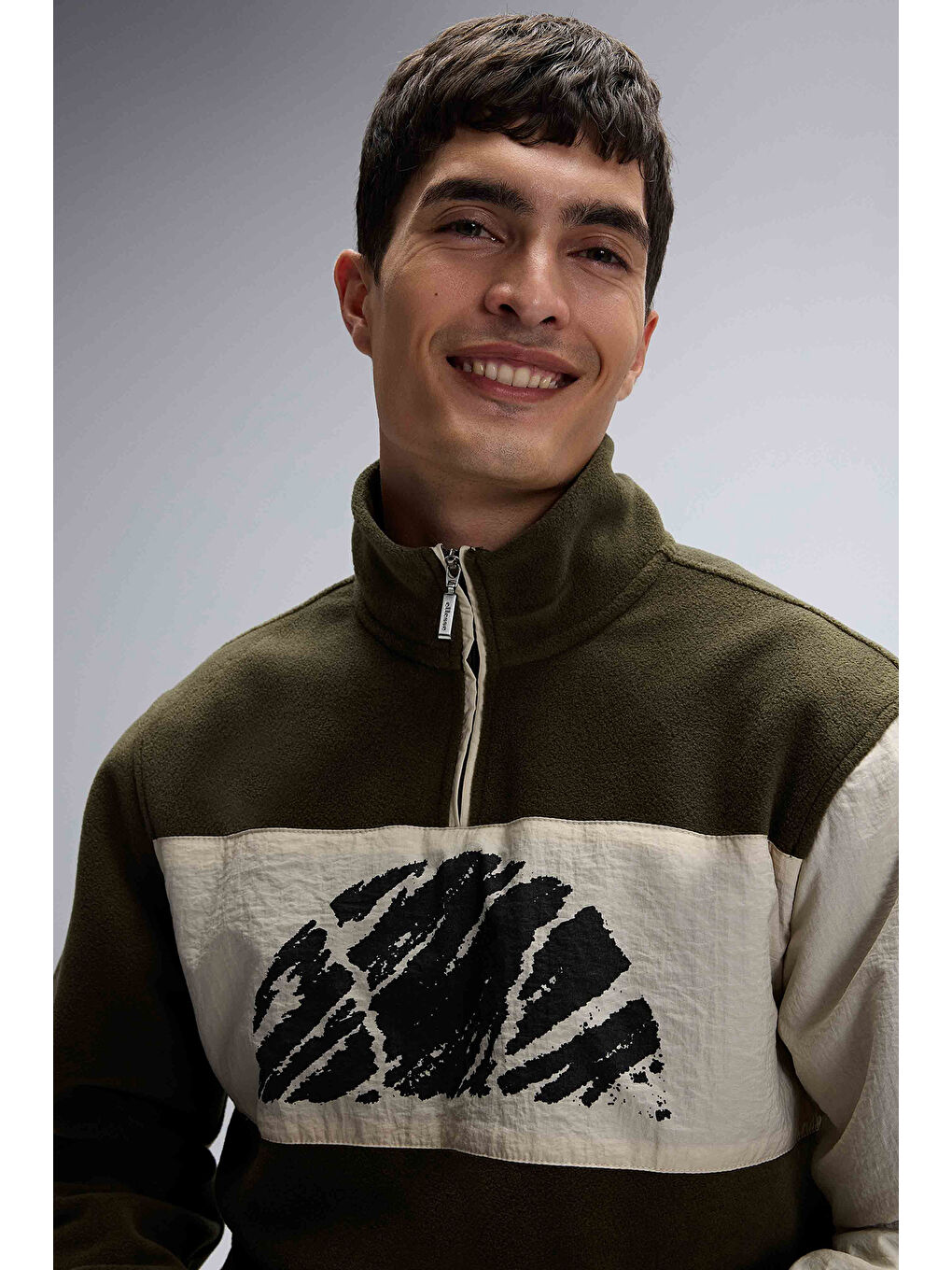 Haki Logolu Renk Bloklu Regular Fit Yarım Fermuarlı Dik Yaka Sweat EM519-KH-1