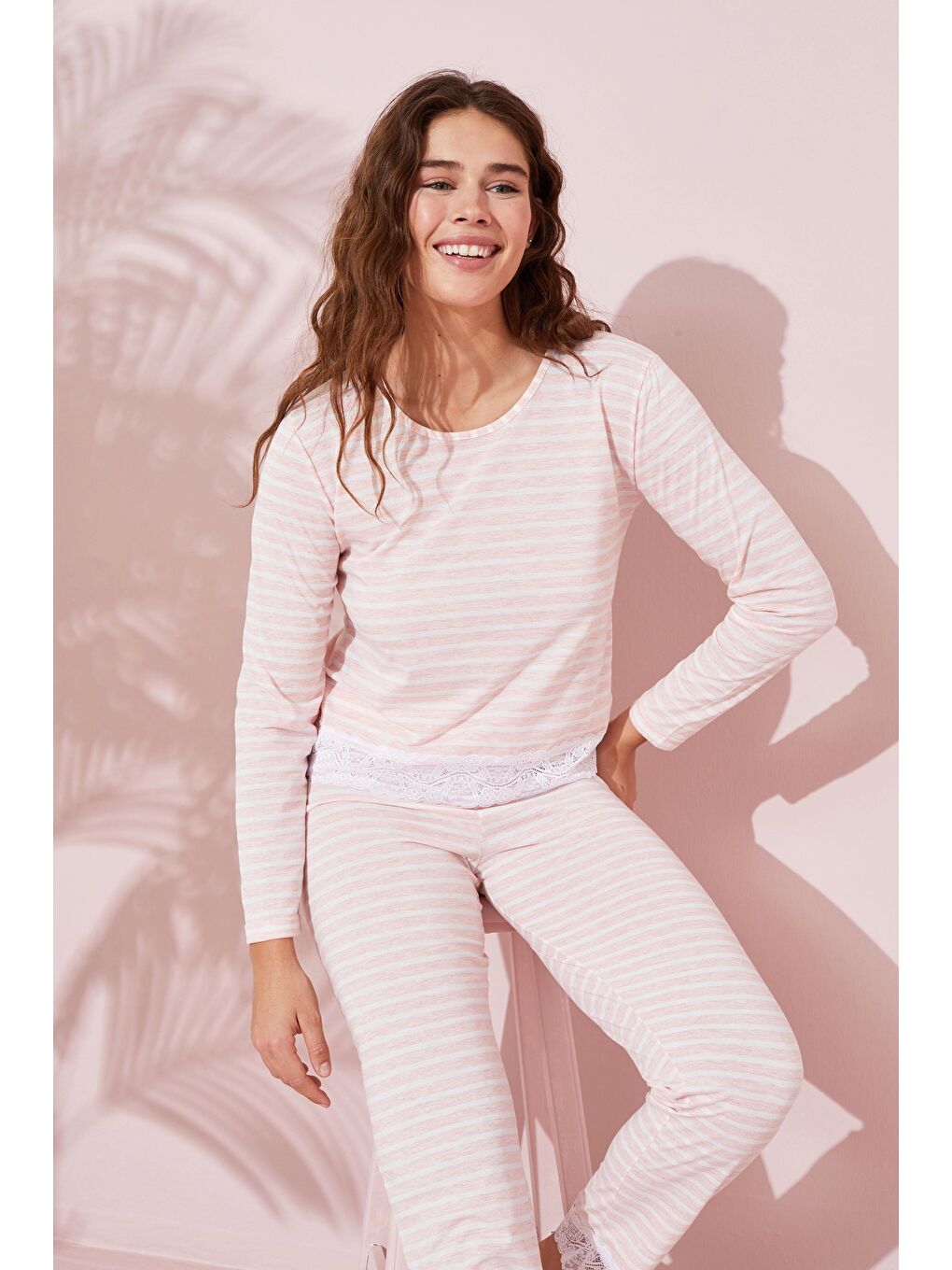Pembe Somon Beyaz Çizgi Desenli Dantel Detaylı Pamuklu Örme Pijama Takım 24240148