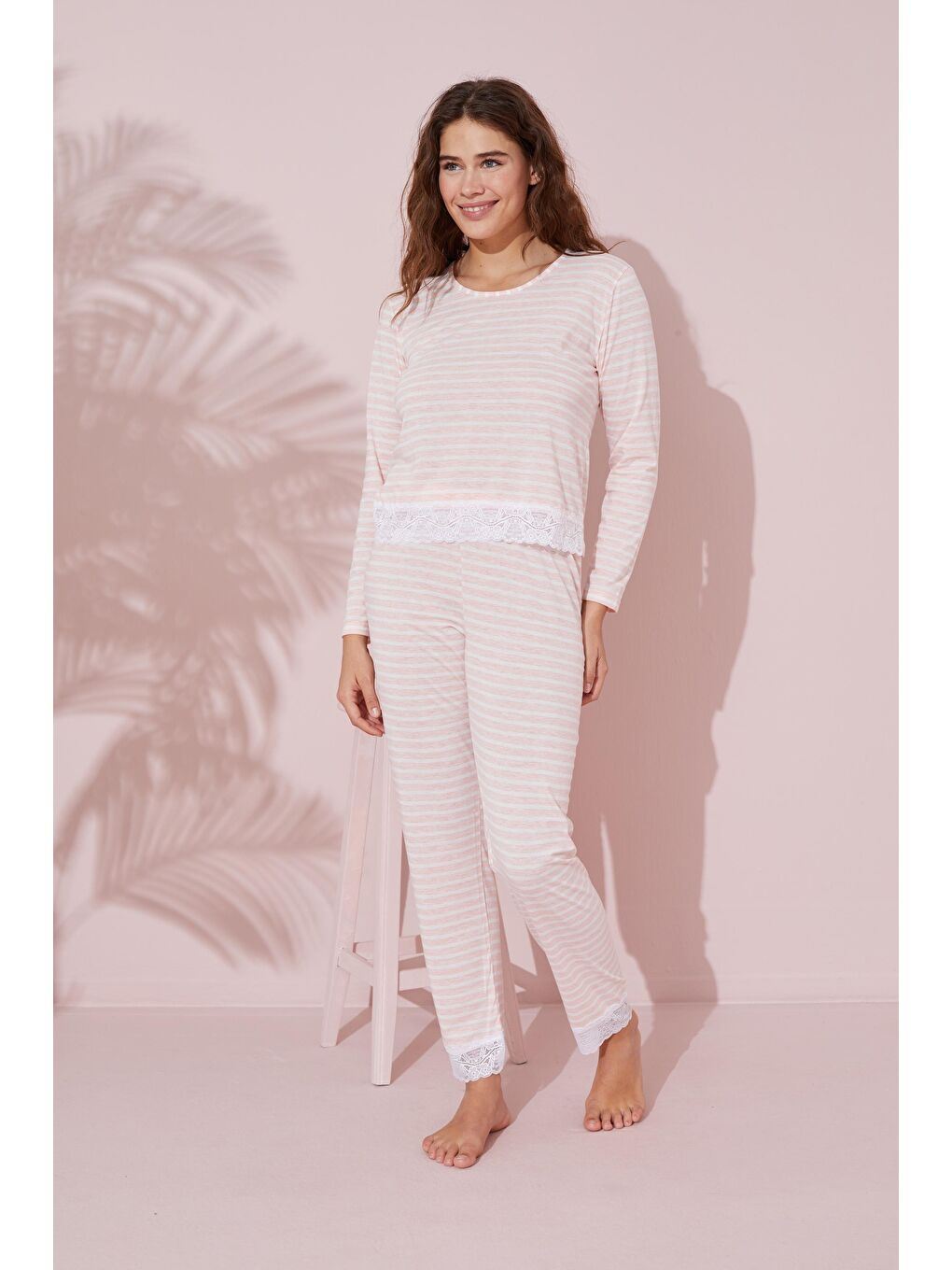 Pembe Somon Beyaz Çizgi Desenli Dantel Detaylı Pamuklu Örme Pijama Takım 24240148-1