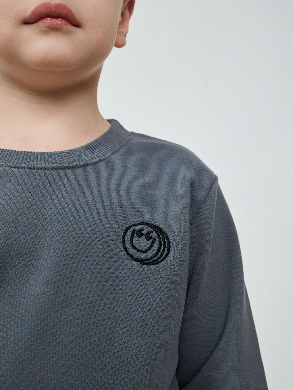 Gri Bisiklet Yaka Erkek Çocuk Basic Sweatshirt ve Eşofman Alt 2'li Takım-5