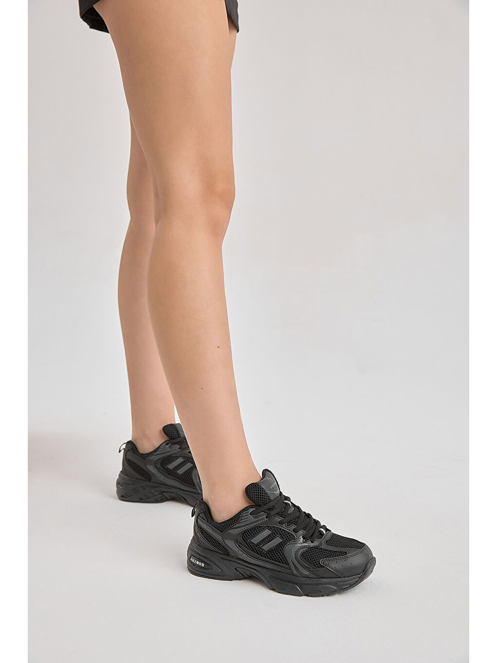 Kadın Siyah Yüksek Faylon Taban Fileli Desenli Spor Ayakkabı-1