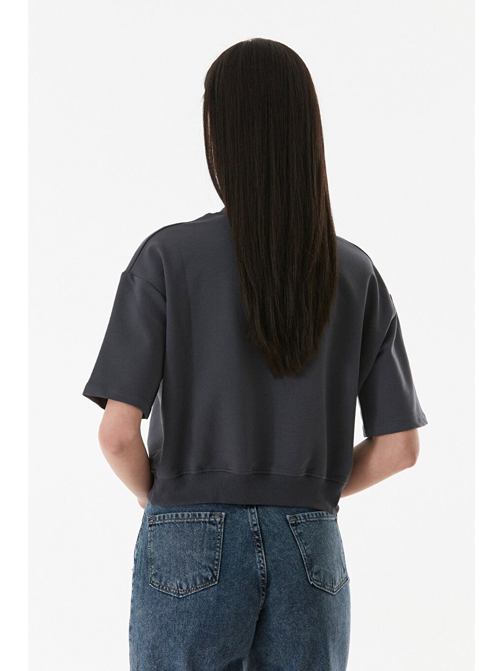 Gri Kalp Detaylı Ribanalı Dik Yaka Tişört-3