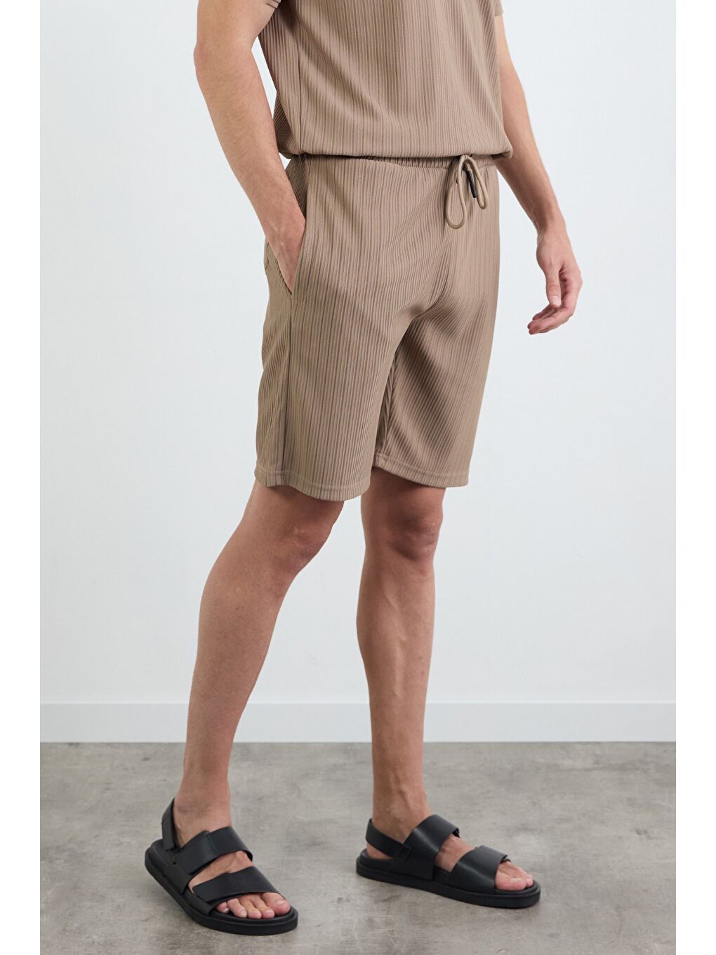 Kahverengi Çizgili Jakarlı Şort-1