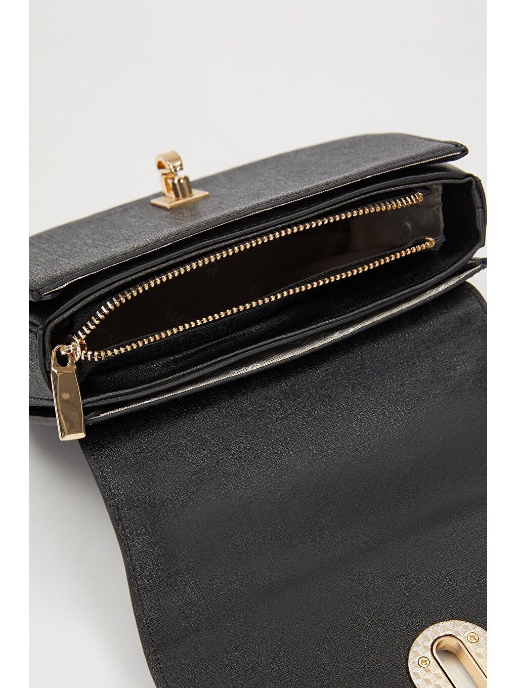 Siyah Kadın Omuz Çantası 930114-4