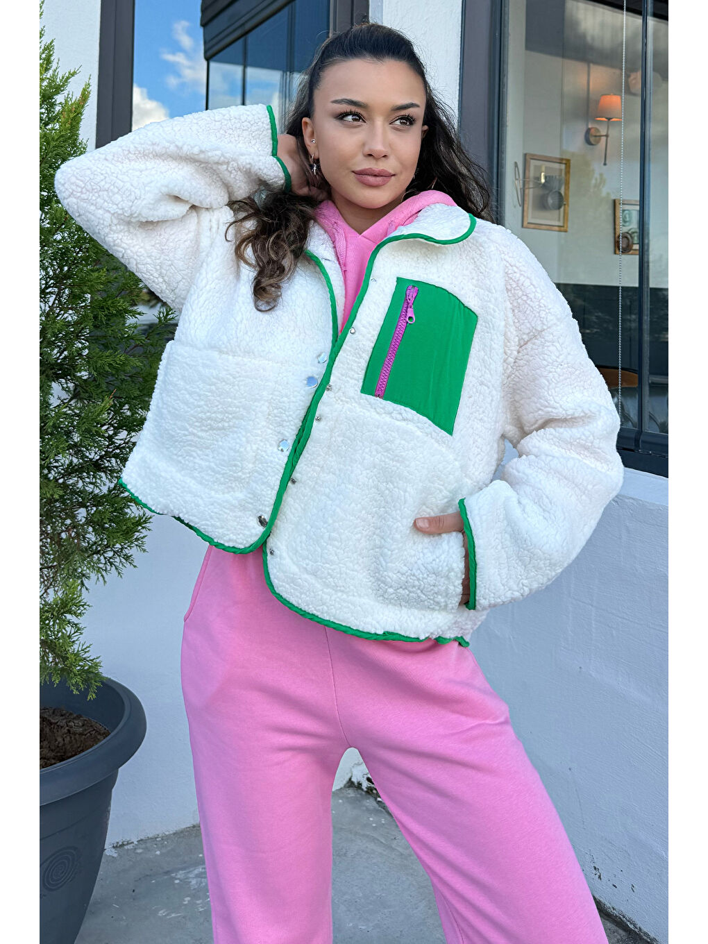 Ekru Kadın Ön Çıtçıtlı Pelüş Mont