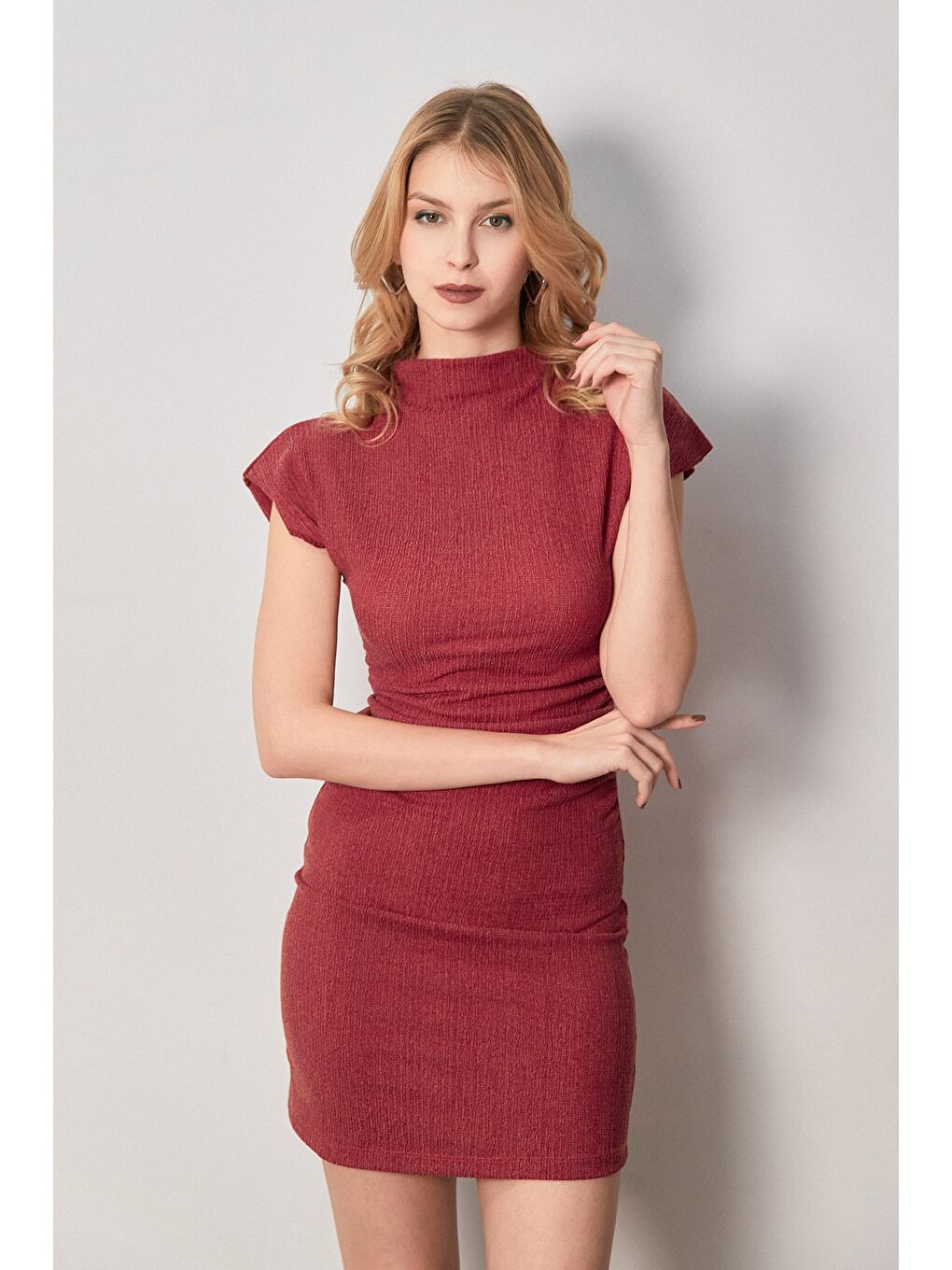 Bordo Bürümcük Kumaş Drapeli Dik Yaka Elbise-1